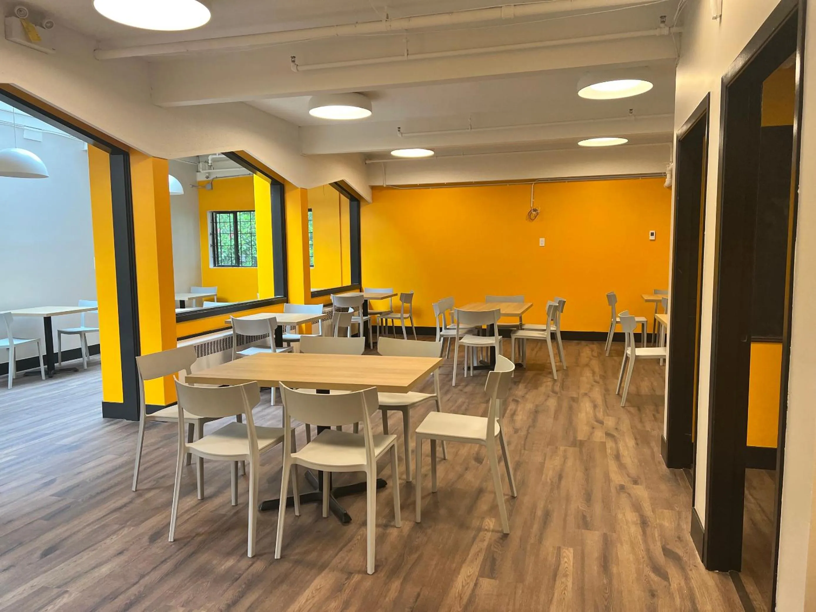 Dining area in HI Vancouver Downtown - Hostel