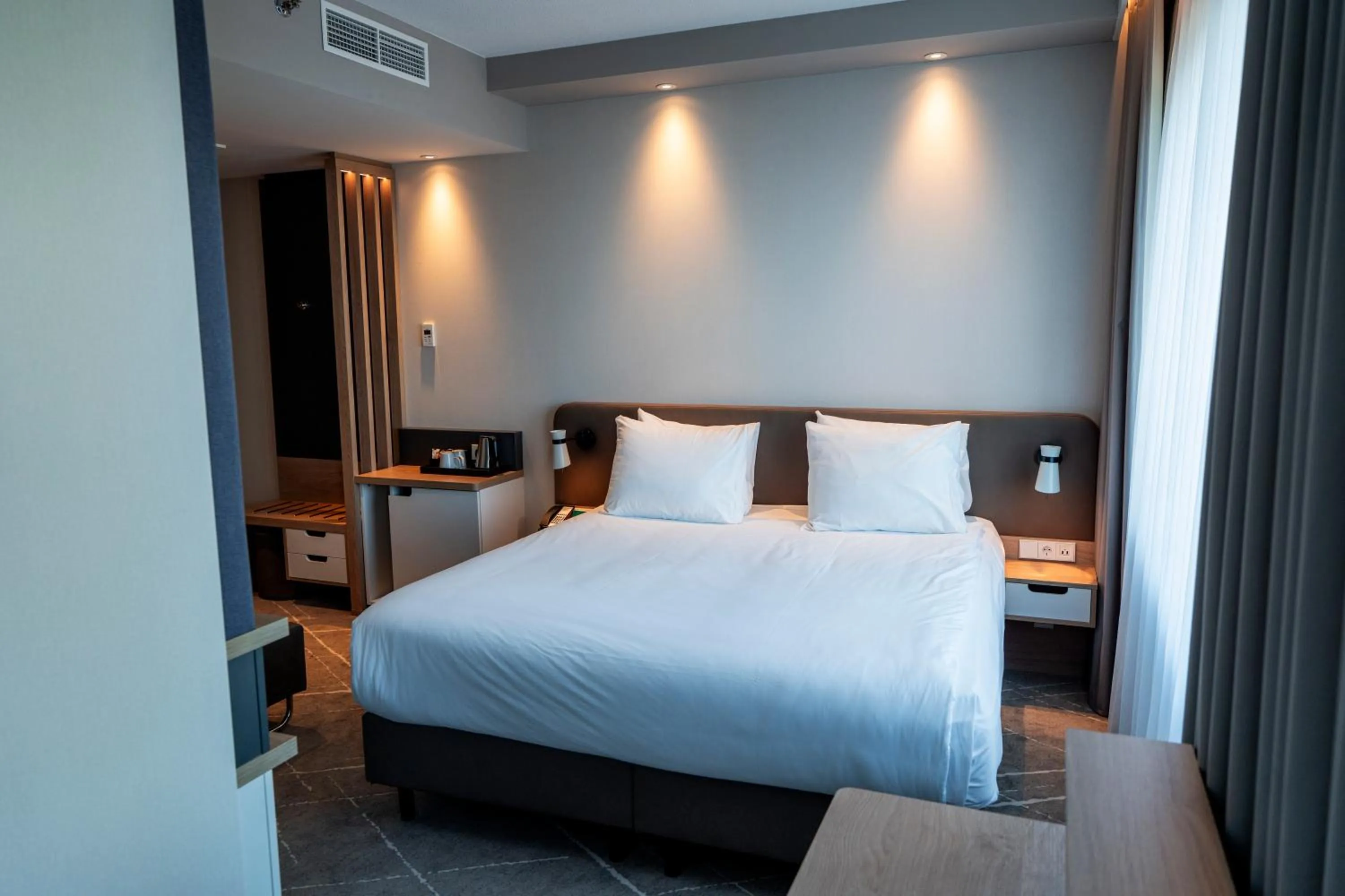 Photo of the whole room, Bed in Holiday Inn - Eindhoven Airport by IHG