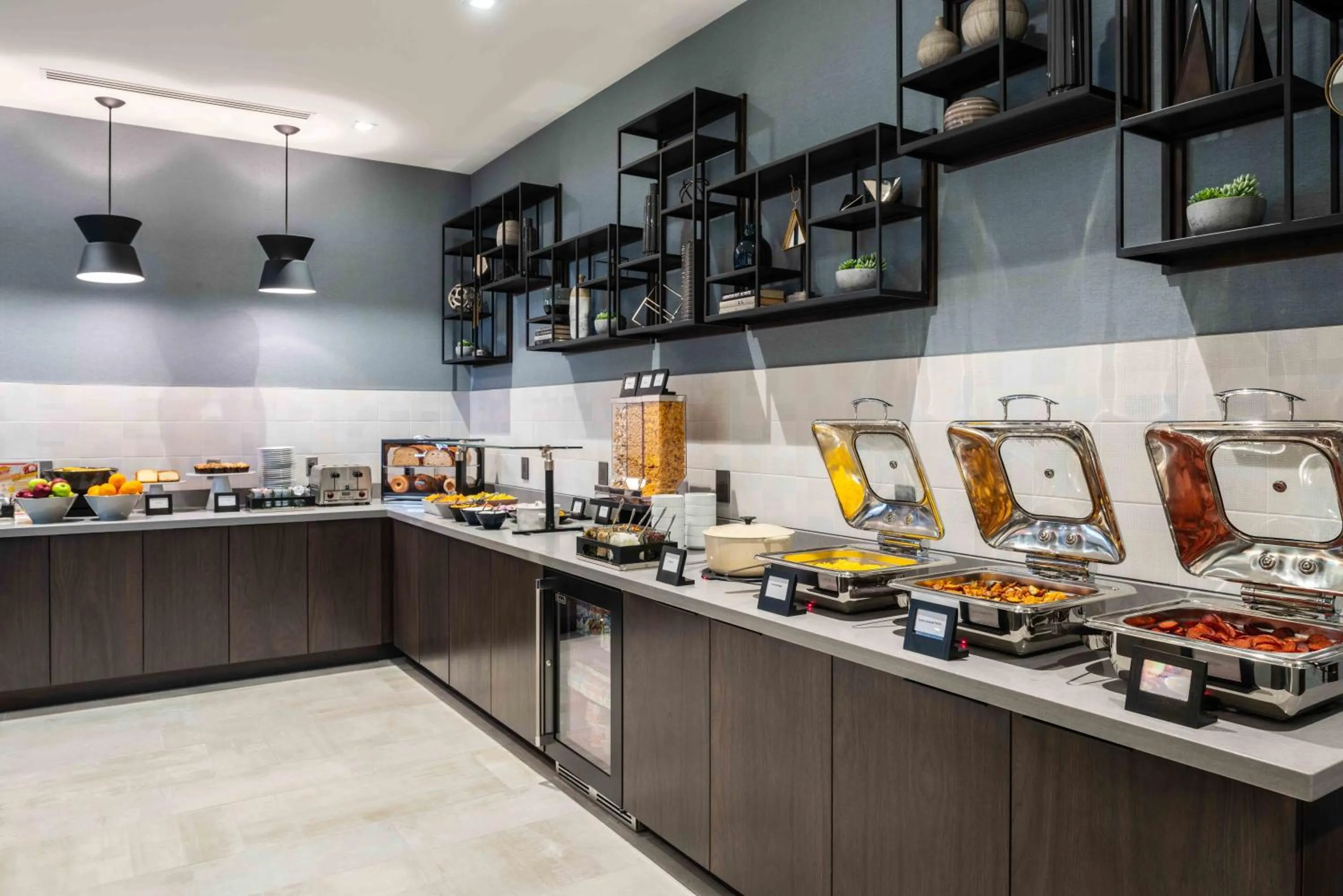 Breakfast in Holiday Inn Express - Boston South - Quincy by IHG