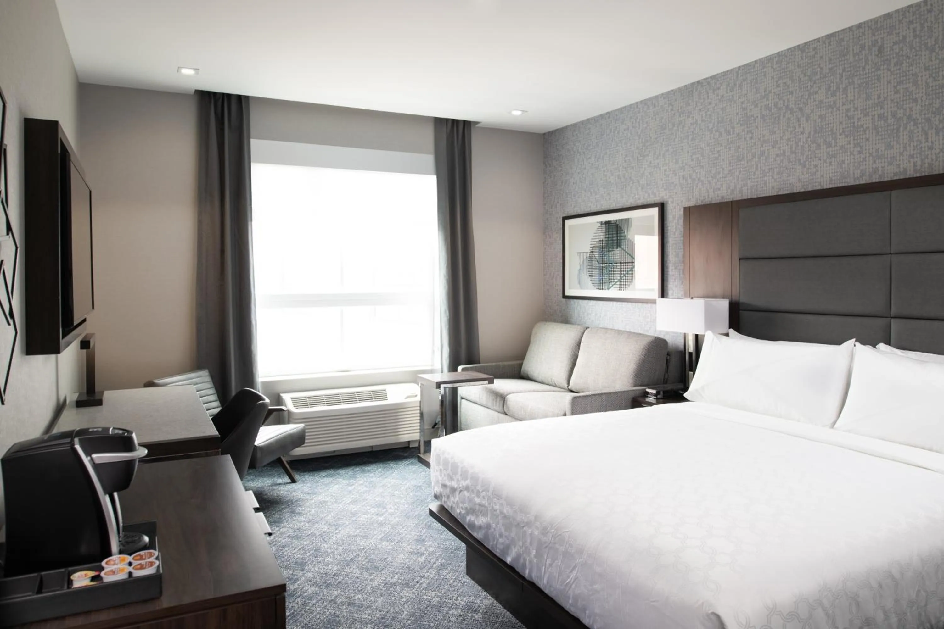 Photo of the whole room, Bed in Holiday Inn Express - Boston South - Quincy by IHG