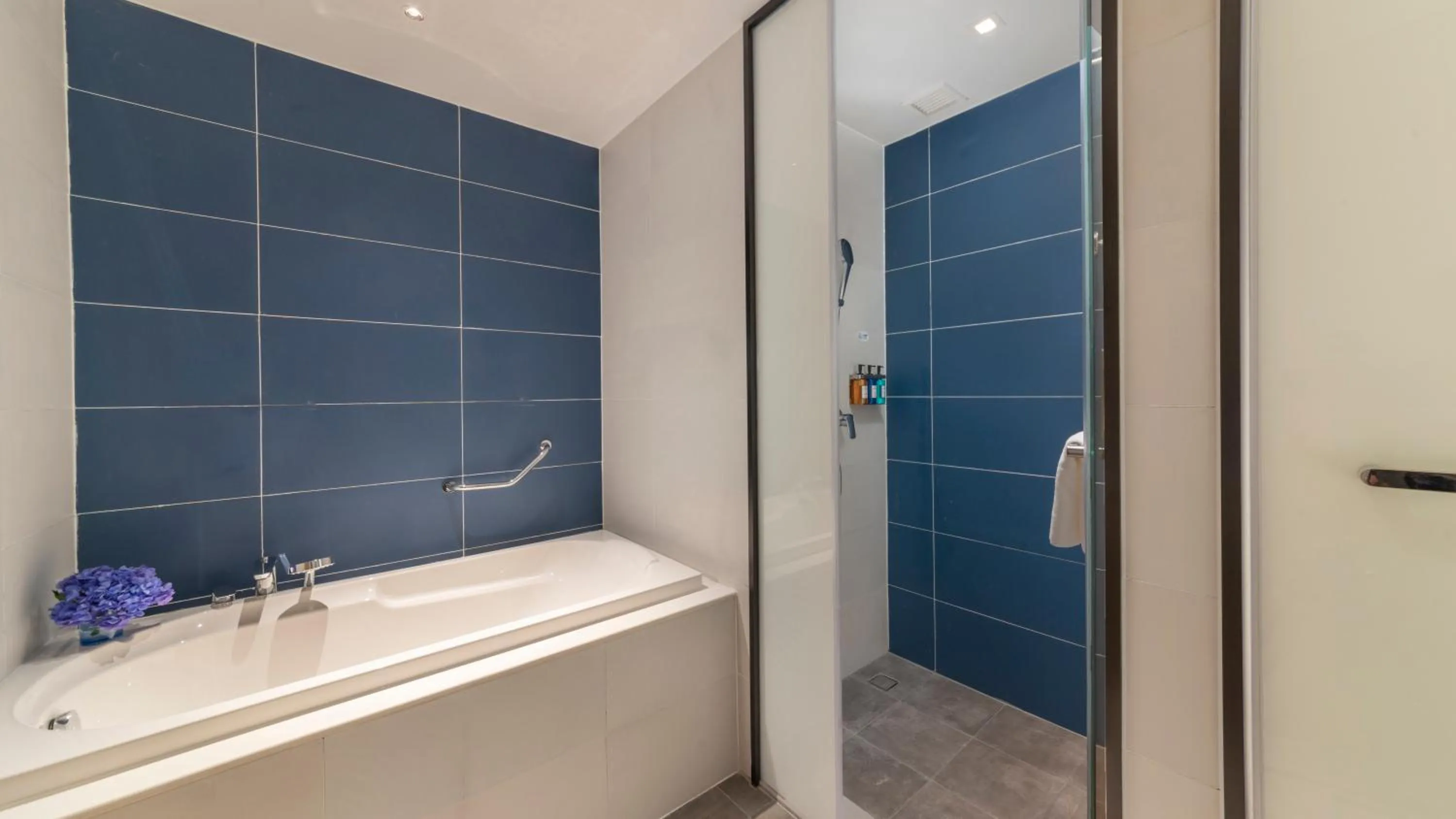 Bedroom in Holiday Inn Express Qiliping by IHG