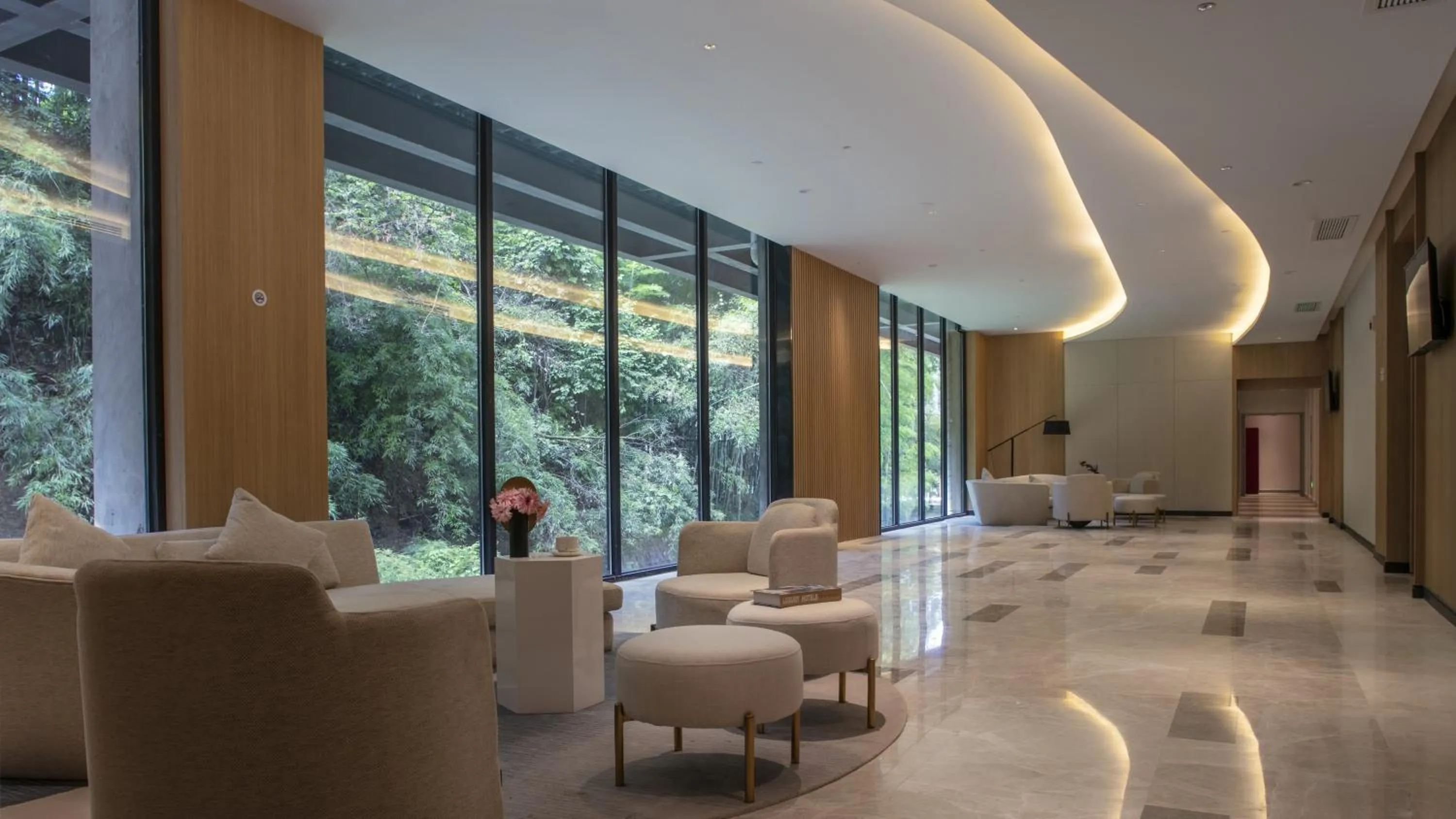 Restaurant/places to eat in Holiday Inn Express Qiliping by IHG