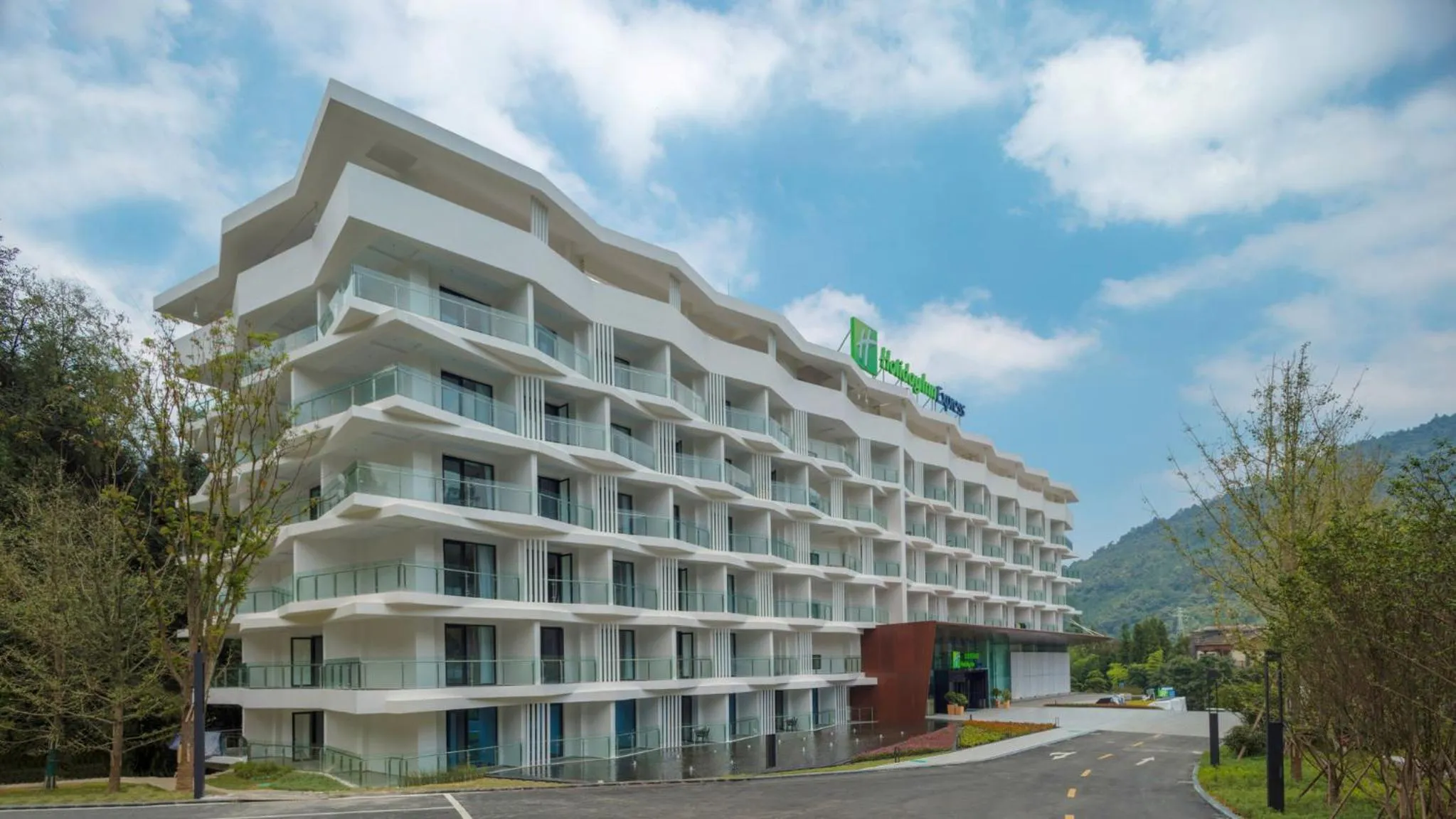 Property building in Holiday Inn Express Qiliping by IHG