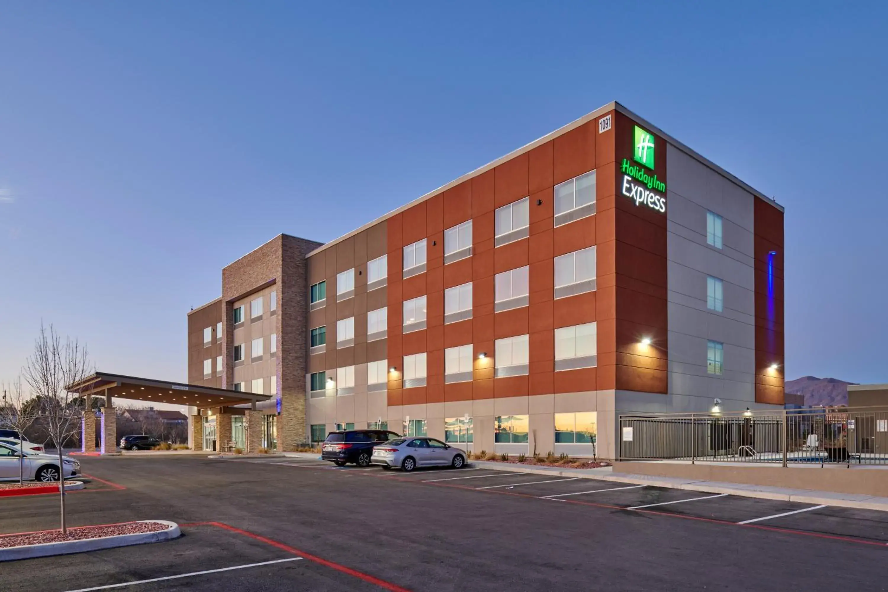 Property building in Holiday Inn Express & Suites El Paso - Sunland Park Area by IHG Property building in Holiday Inn Express & Suites El Paso - Sunland Park Area by IHG