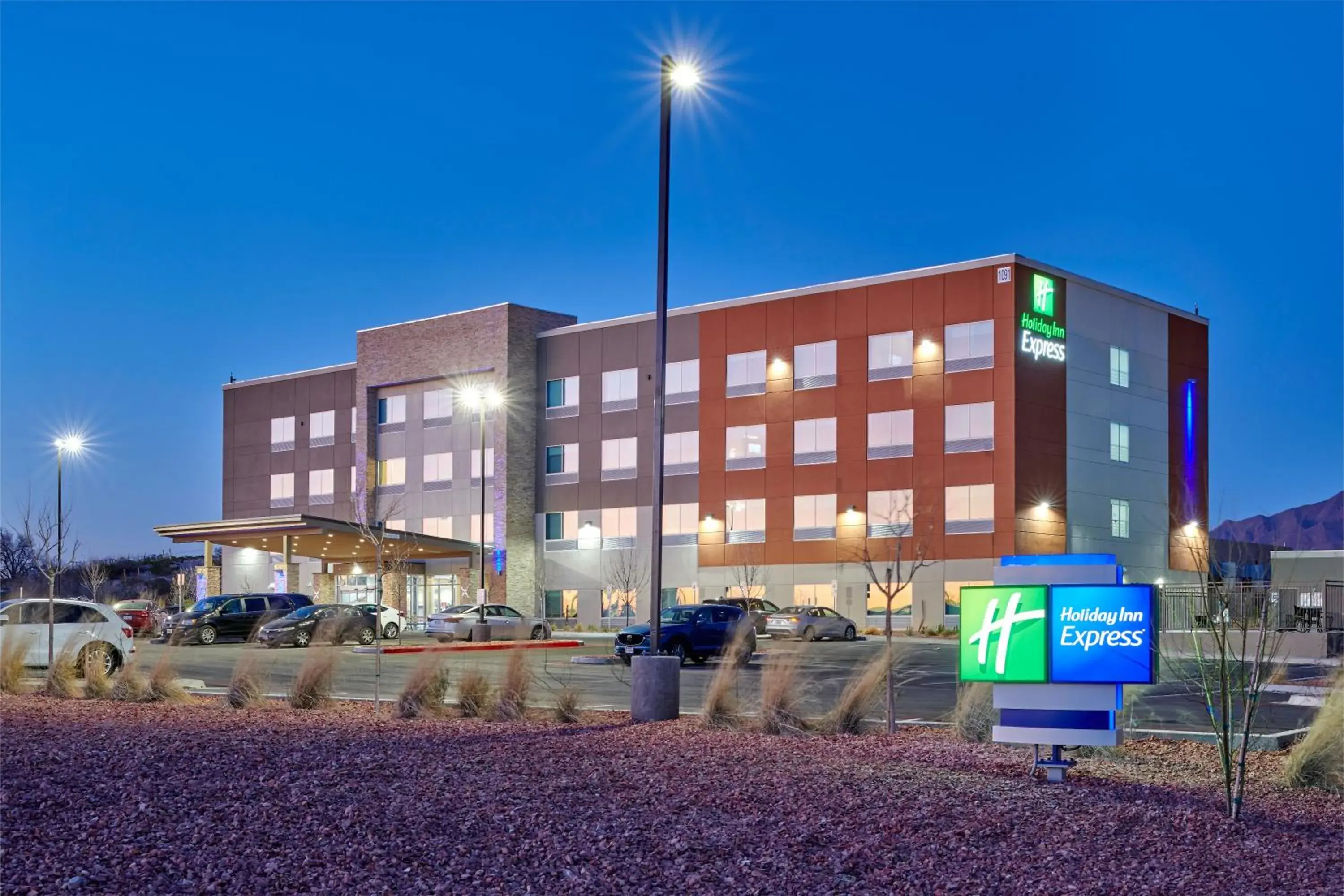 Property building in Holiday Inn Express & Suites El Paso - Sunland Park Area by IHG Property building in Holiday Inn Express & Suites El Paso - Sunland Park Area by IHG
