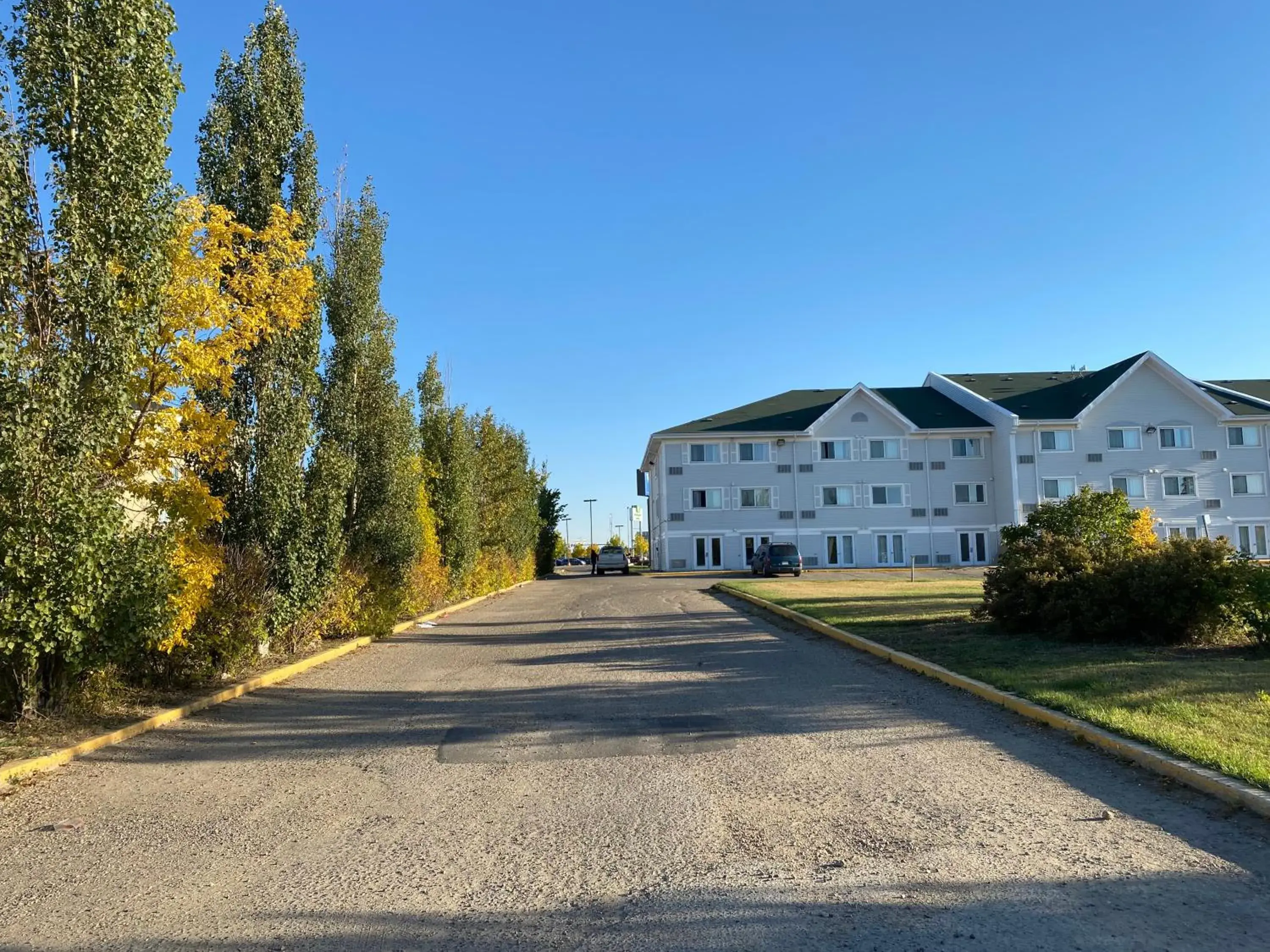 Property building in Travelodge Suites by Wyndham Regina - Eastgate Bay Property building in Travelodge Suites by Wyndham Regina - Eastgate Bay