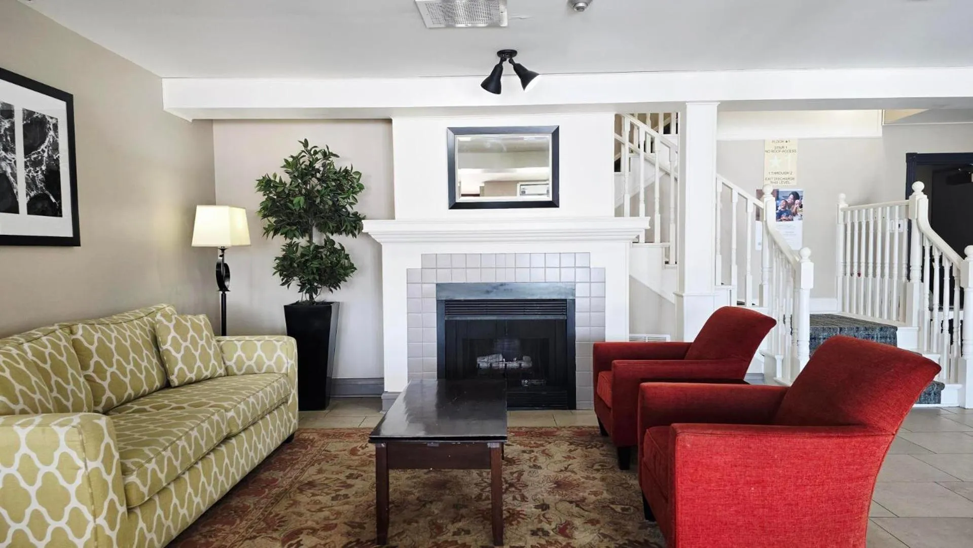 Lobby or reception in Travelodge Suites by Wyndham Regina - Eastgate Bay