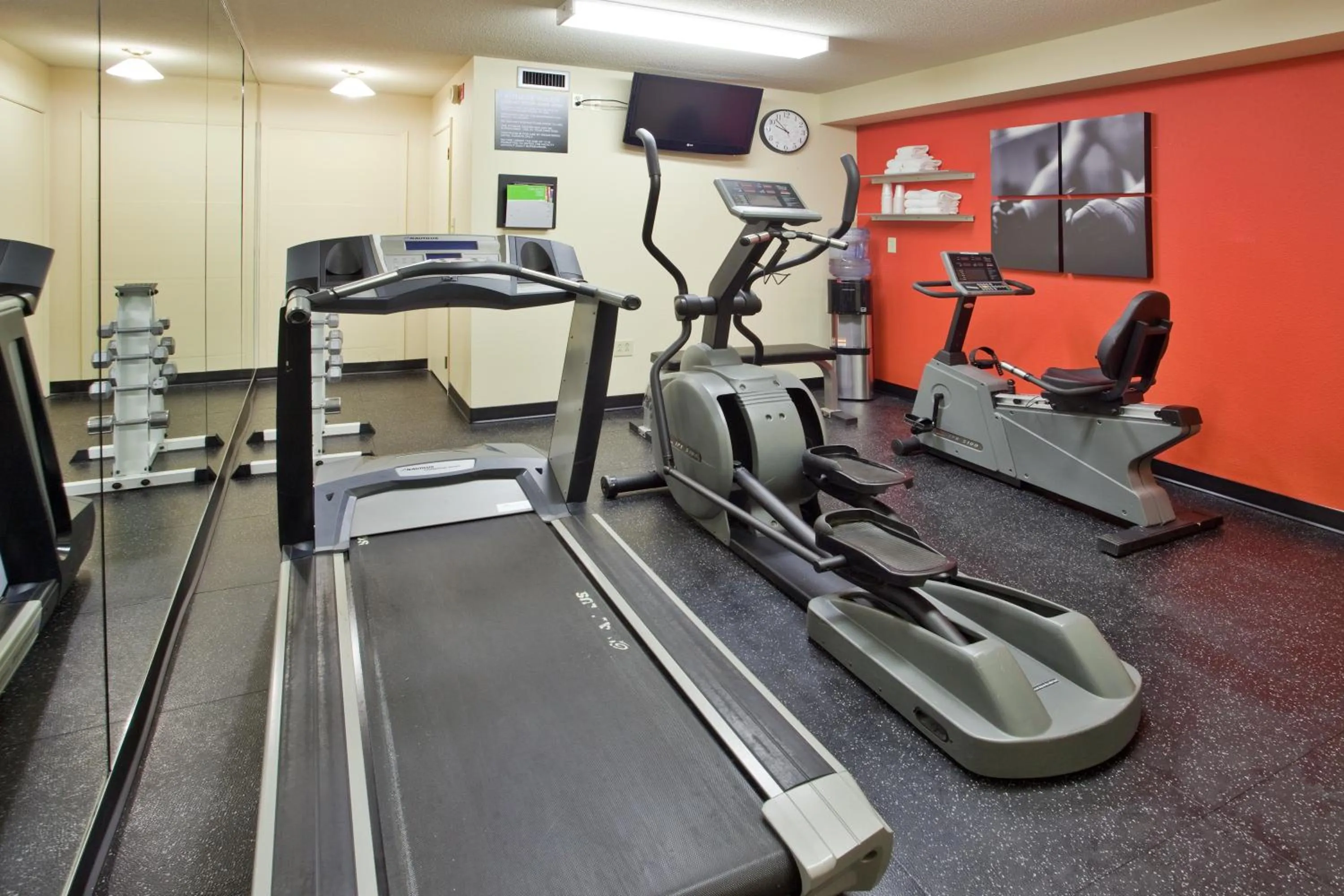 Fitness centre/facilities in Travelodge Suites by Wyndham Regina - Eastgate Bay