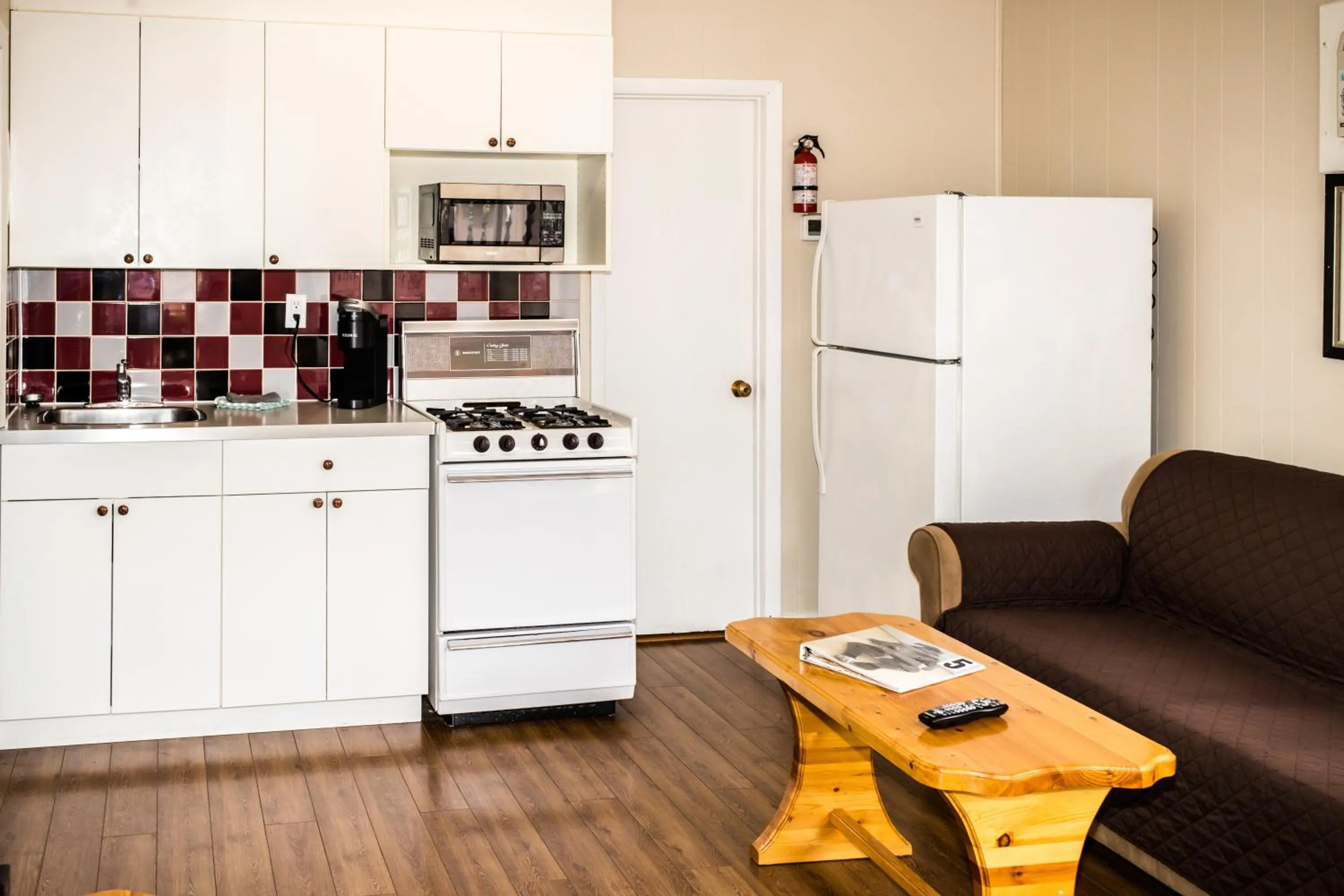 Kitchen or kitchenette in Crescent Motel