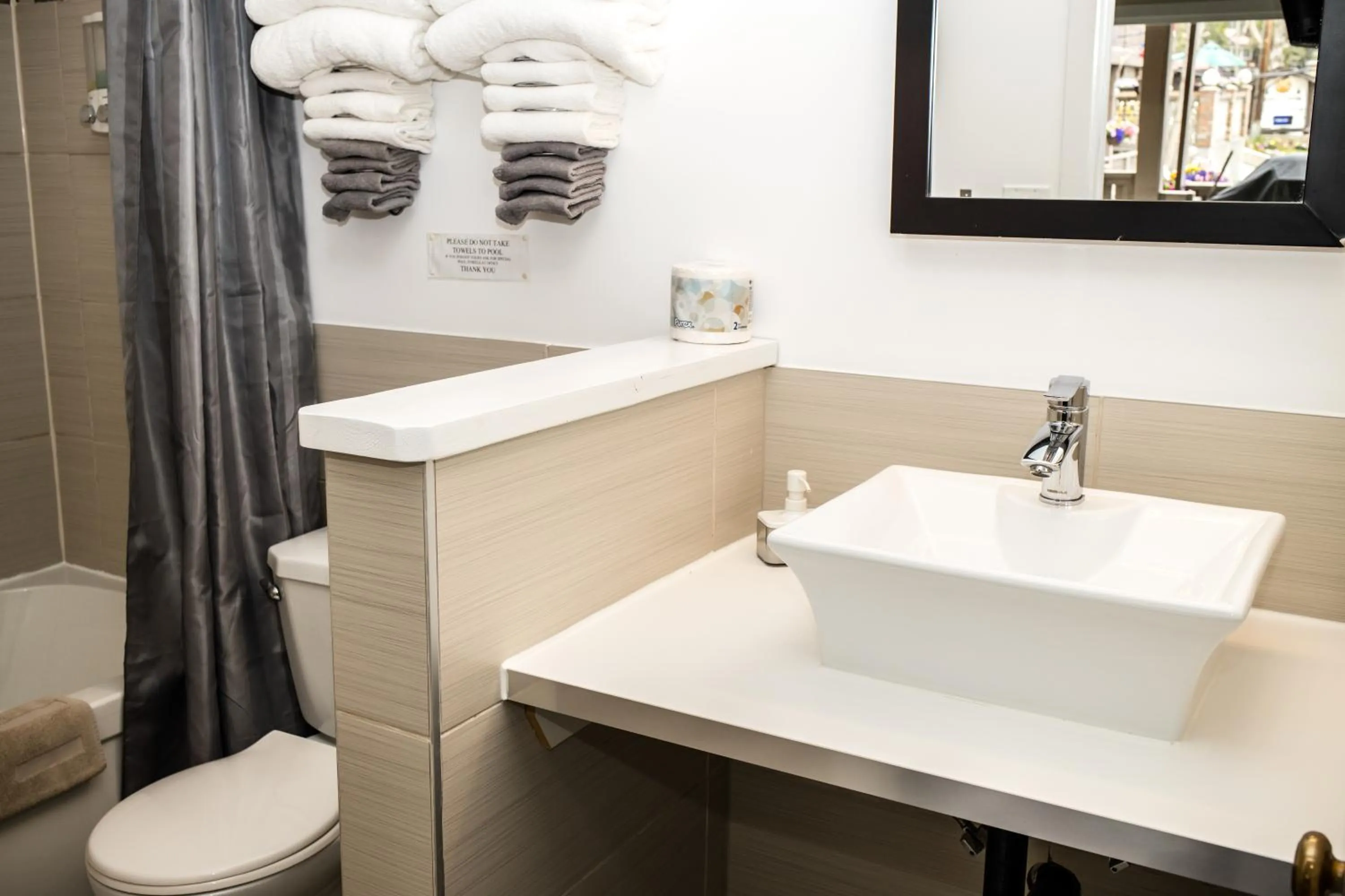 Shower in Crescent Motel