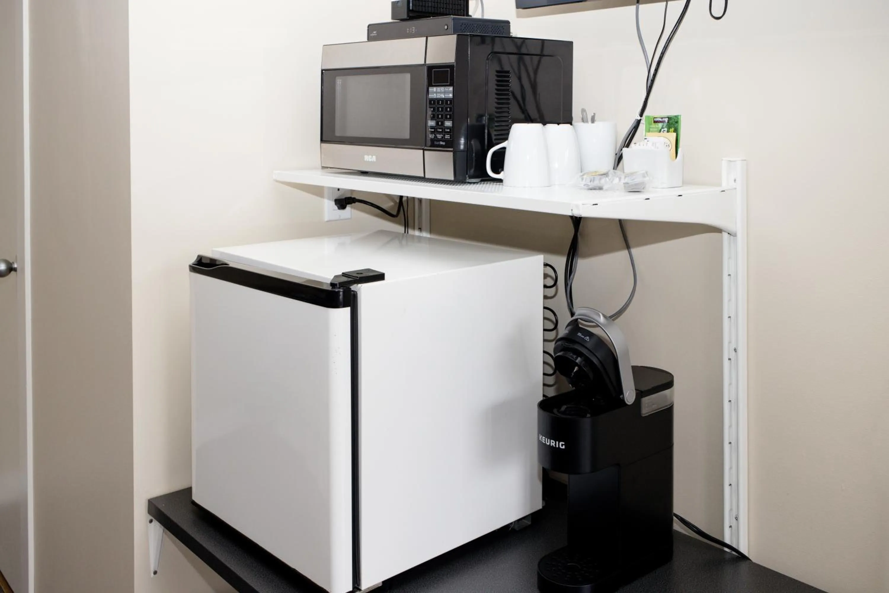 Coffee/tea facilities in Crescent Motel