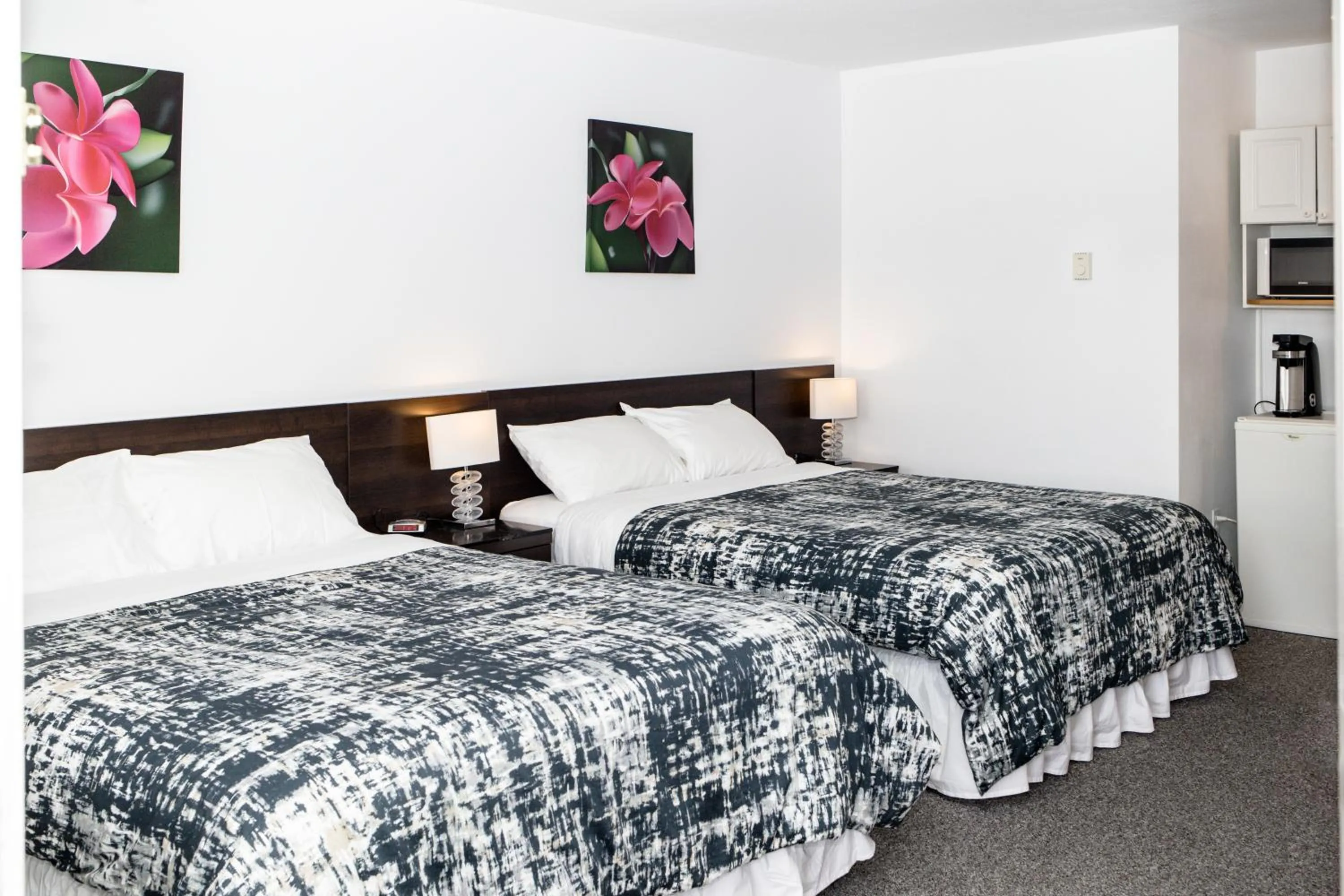 Bed in Crescent Motel