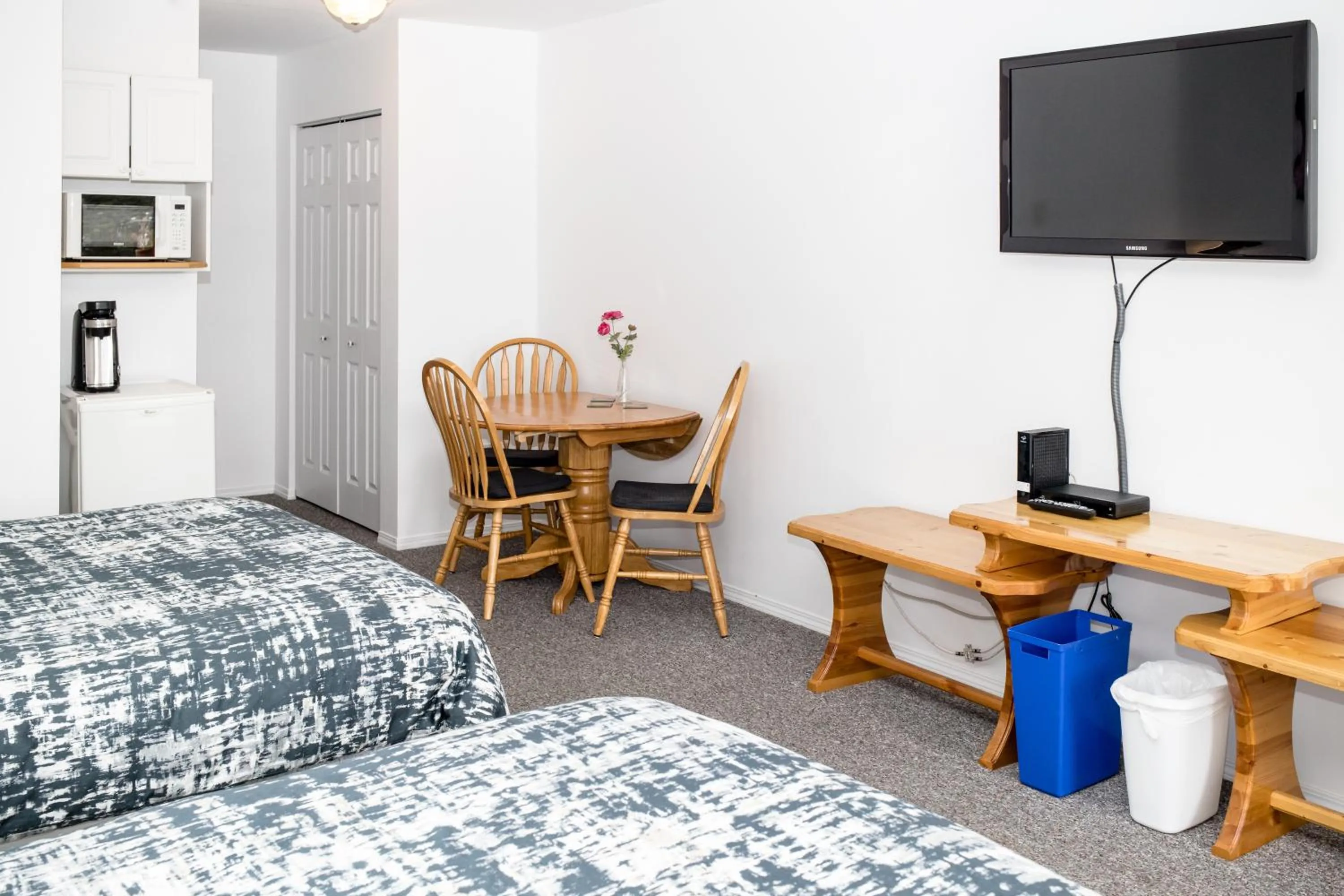 TV and multimedia, Bed in Crescent Motel