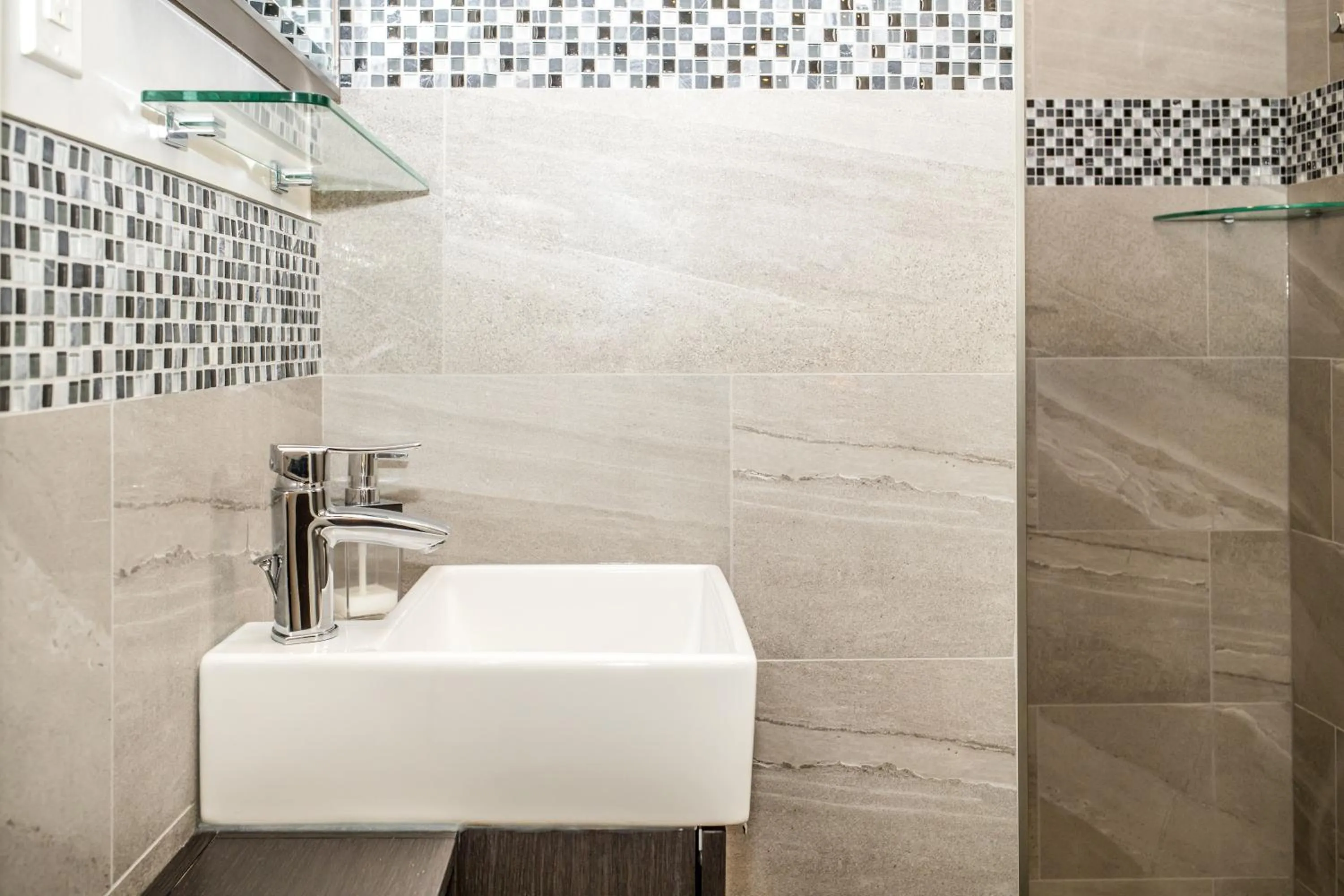 Shower in Crescent Motel