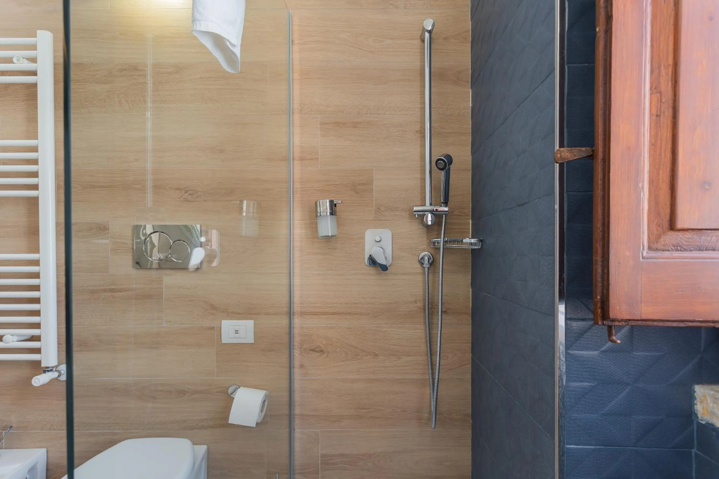 Shower in Santaló B&B