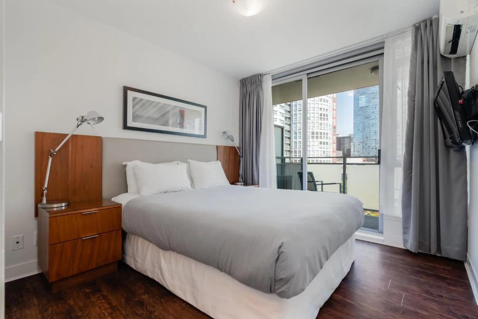 Bedroom, Bed in Level Vancouver Yaletown - Seymour