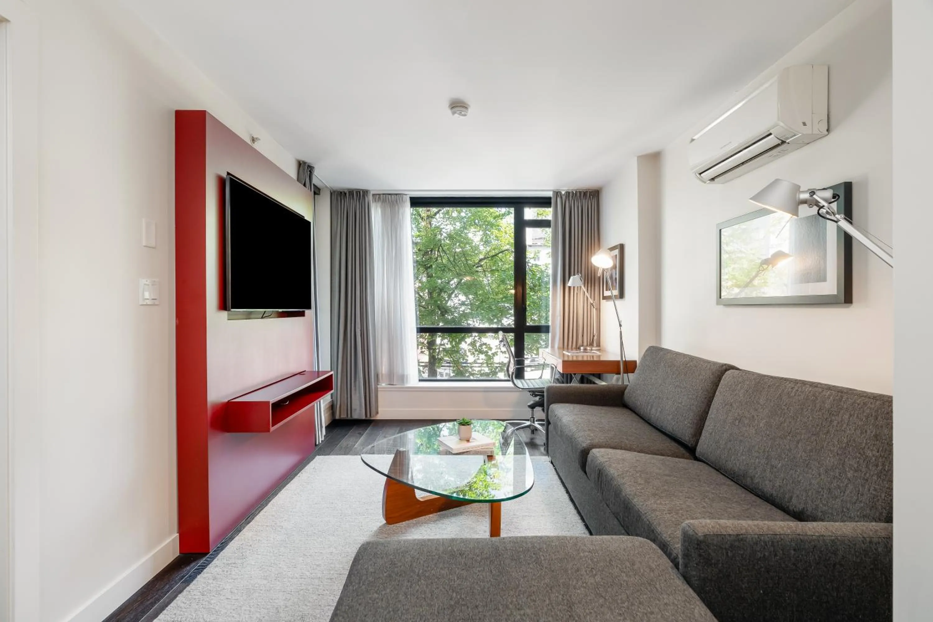 TV and multimedia in Level Vancouver Yaletown - Seymour