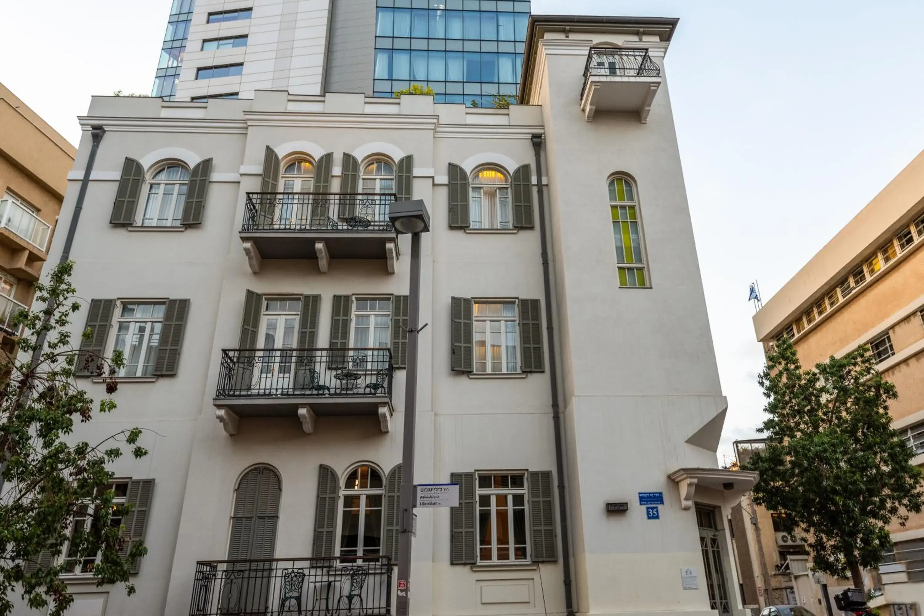 Property building in Bachar House Property building in Bachar House