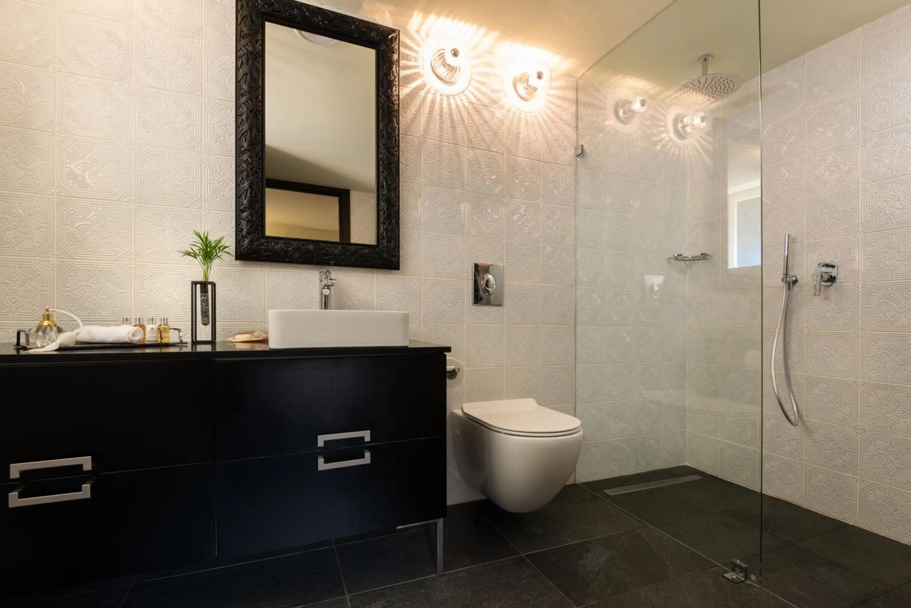 Shower in Bachar House