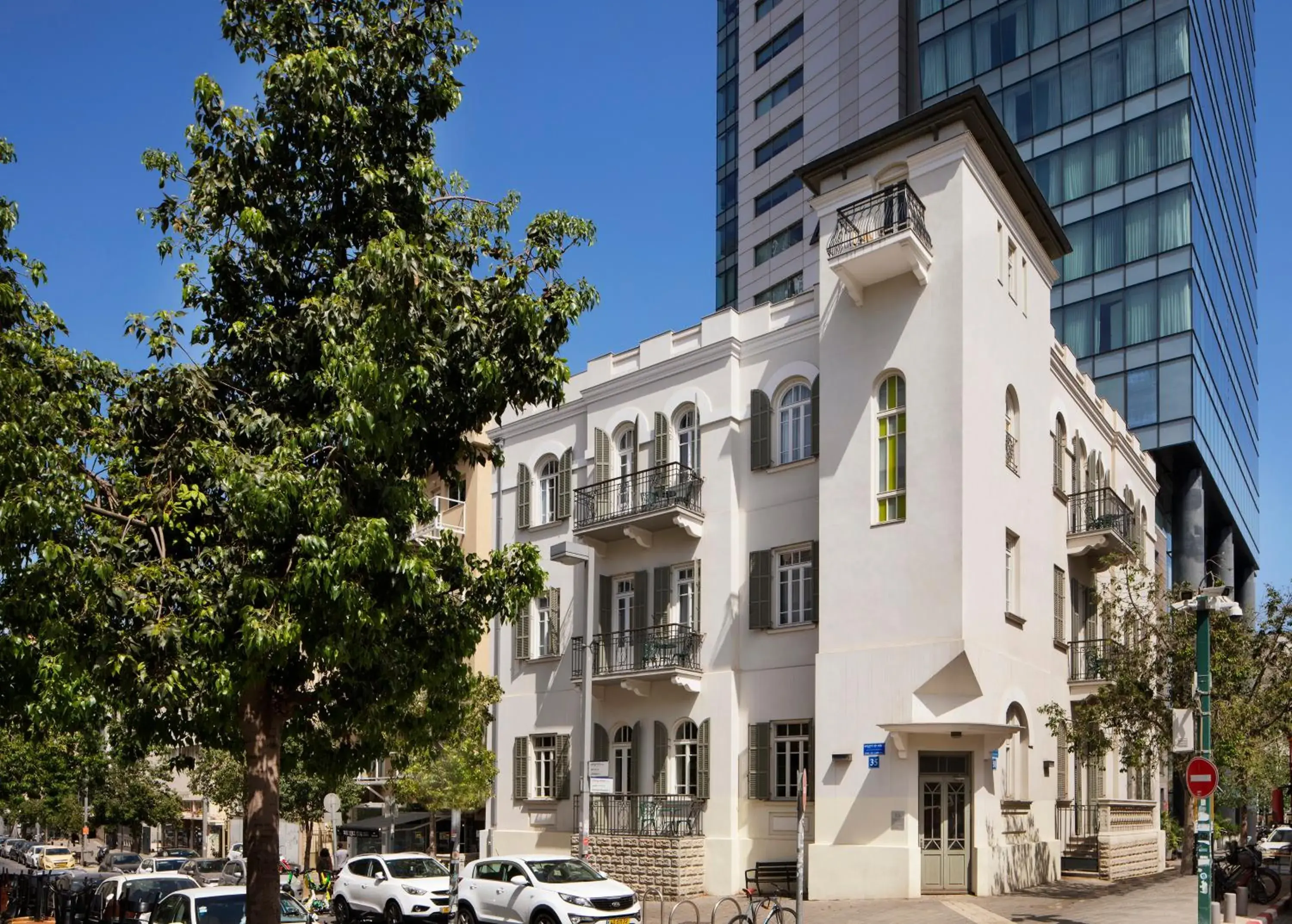 Property building in Bachar House Property building in Bachar House