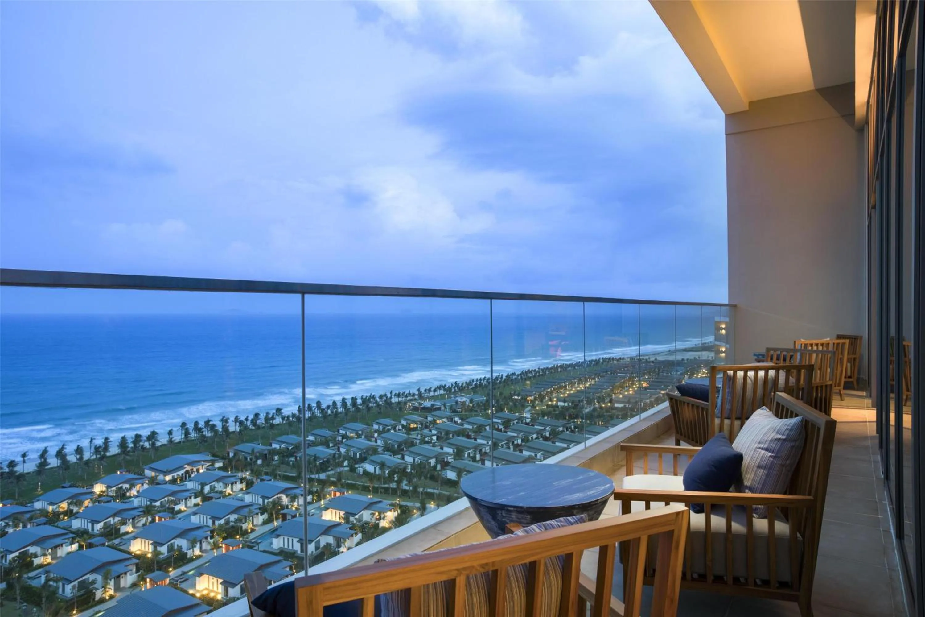Lounge or bar in Radisson Blu Resort Cam Ranh
