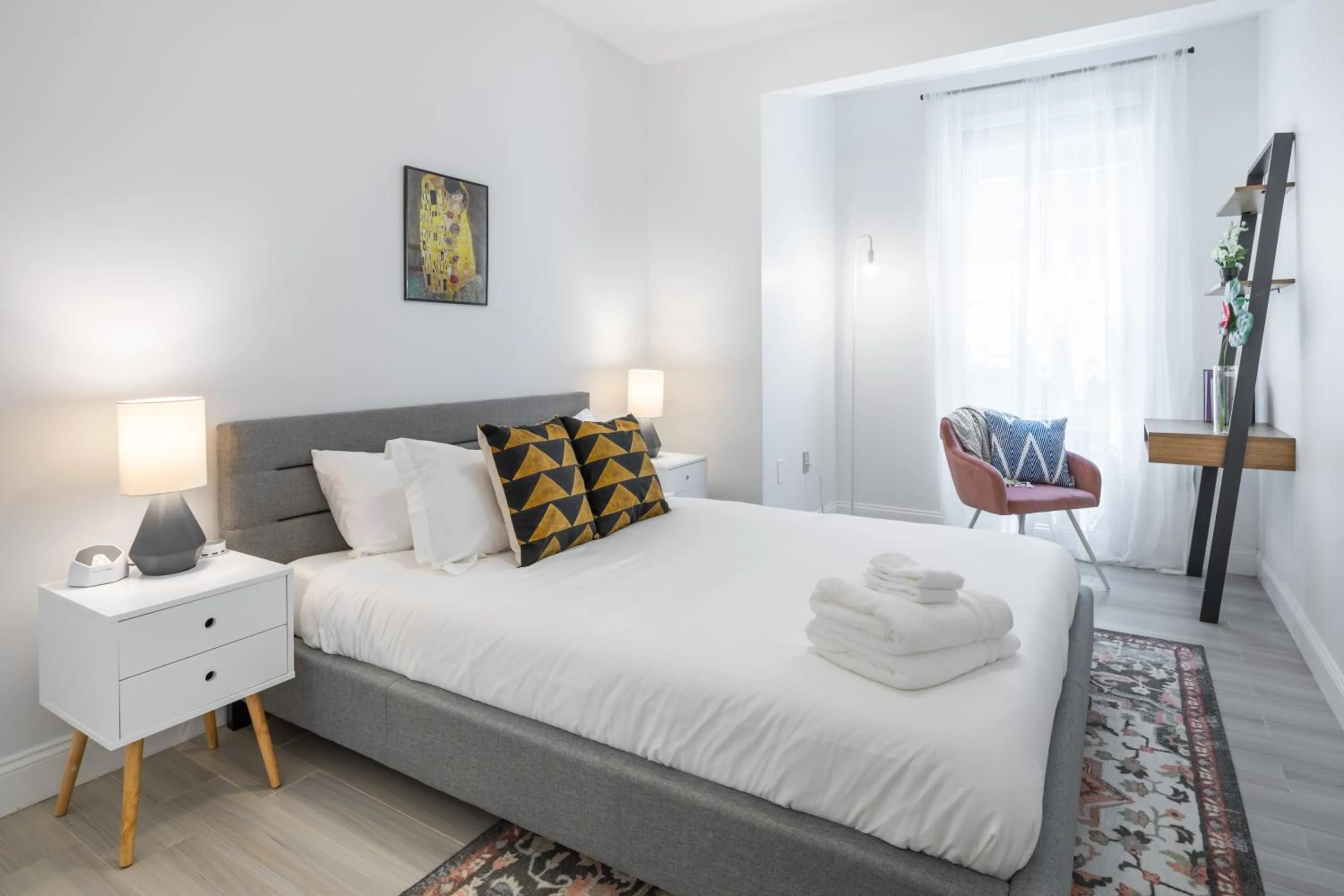 Bed in The Cherry Suites - Chinatown