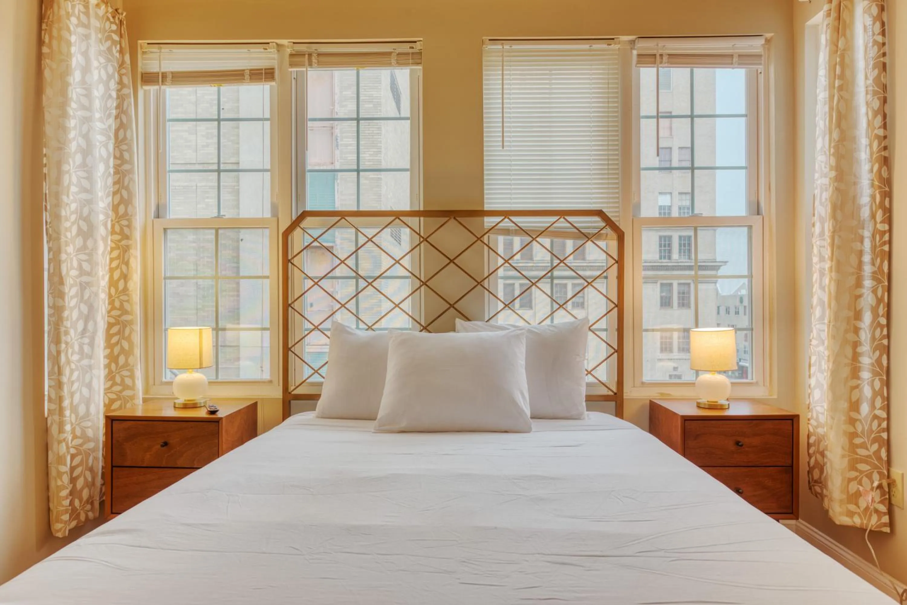 Bed in The Cherry Suites - Chinatown