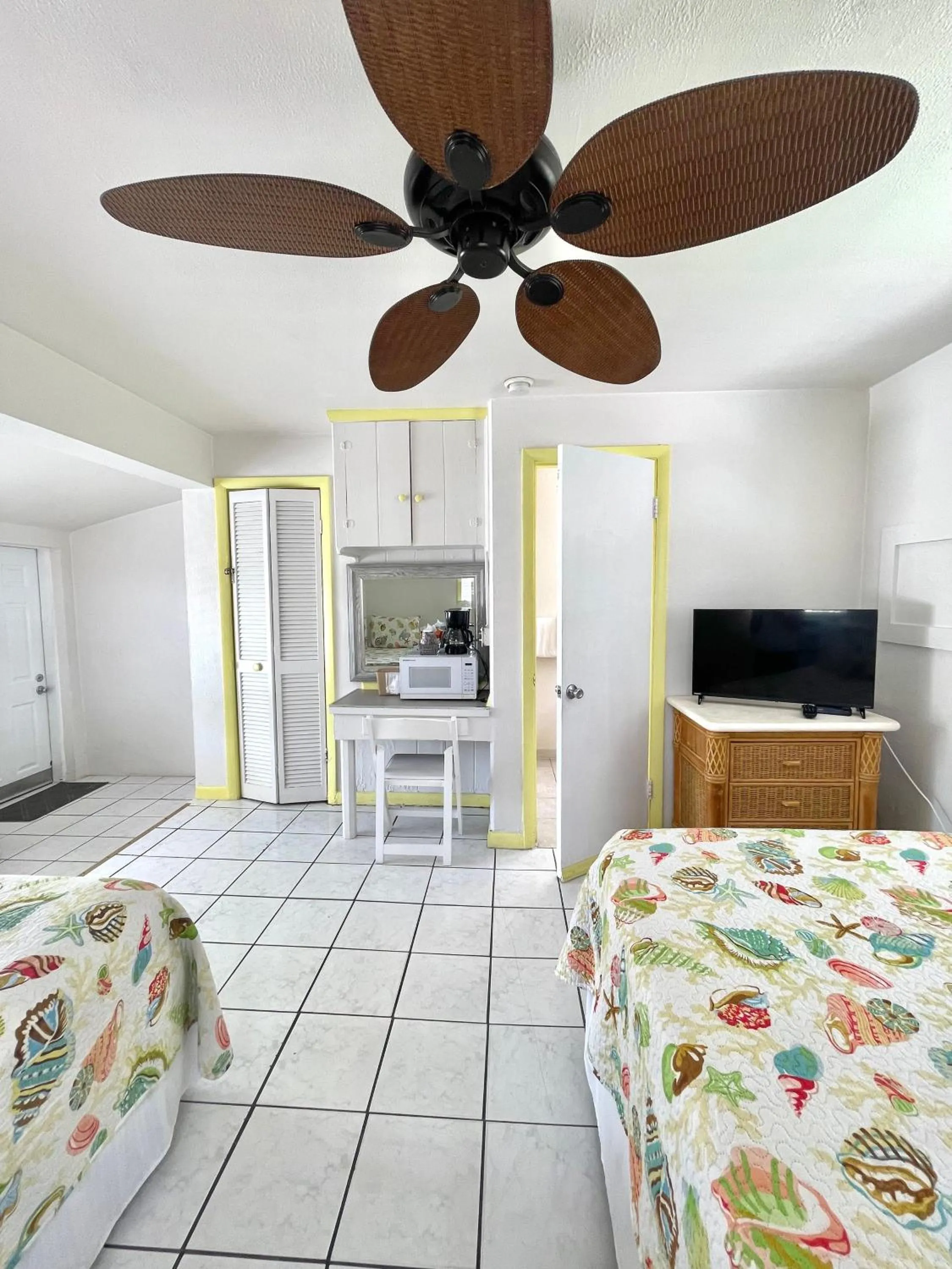 Bed in Coconut Cove Resort & Marina