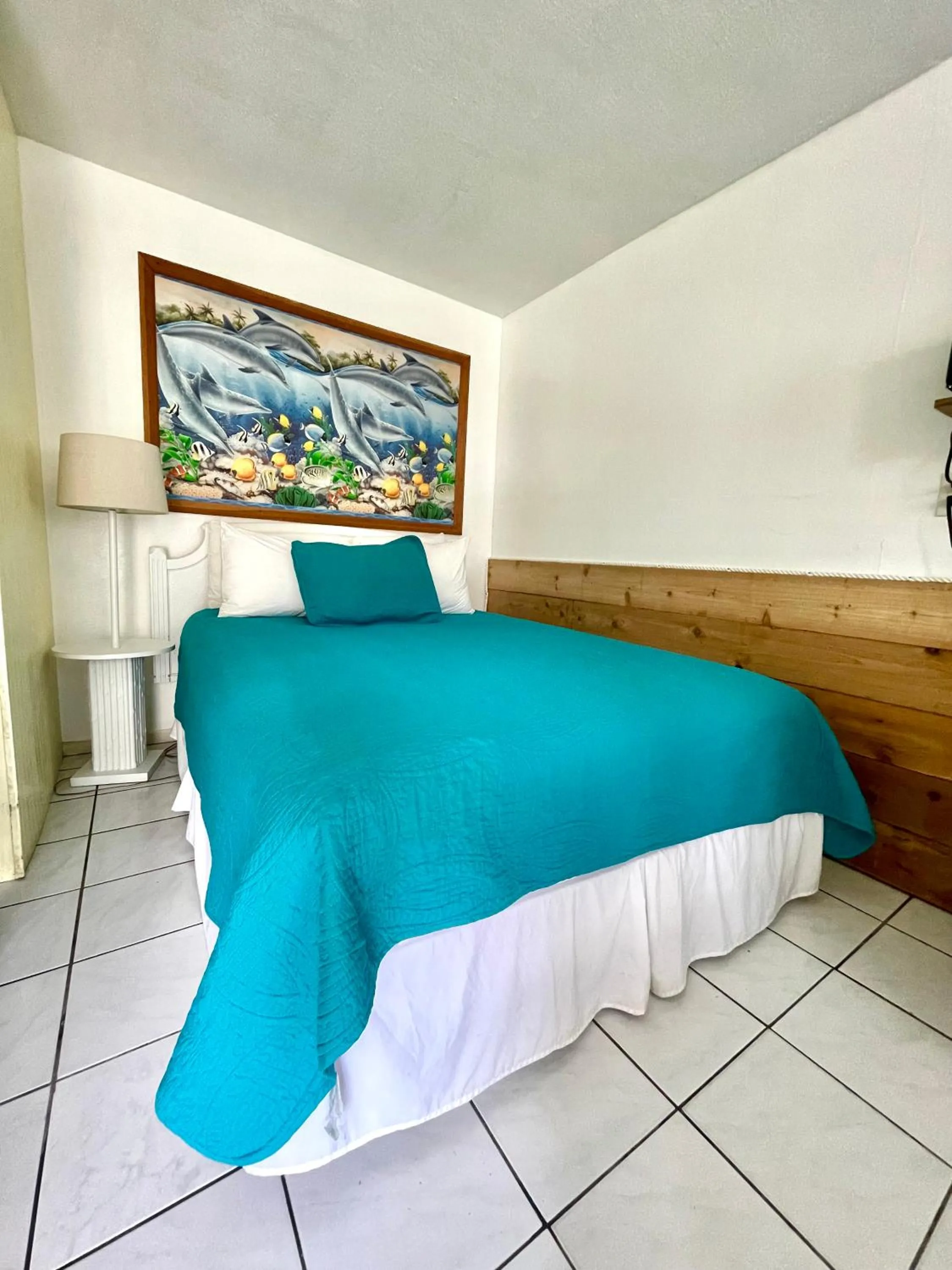 Bed in Coconut Cove Resort & Marina