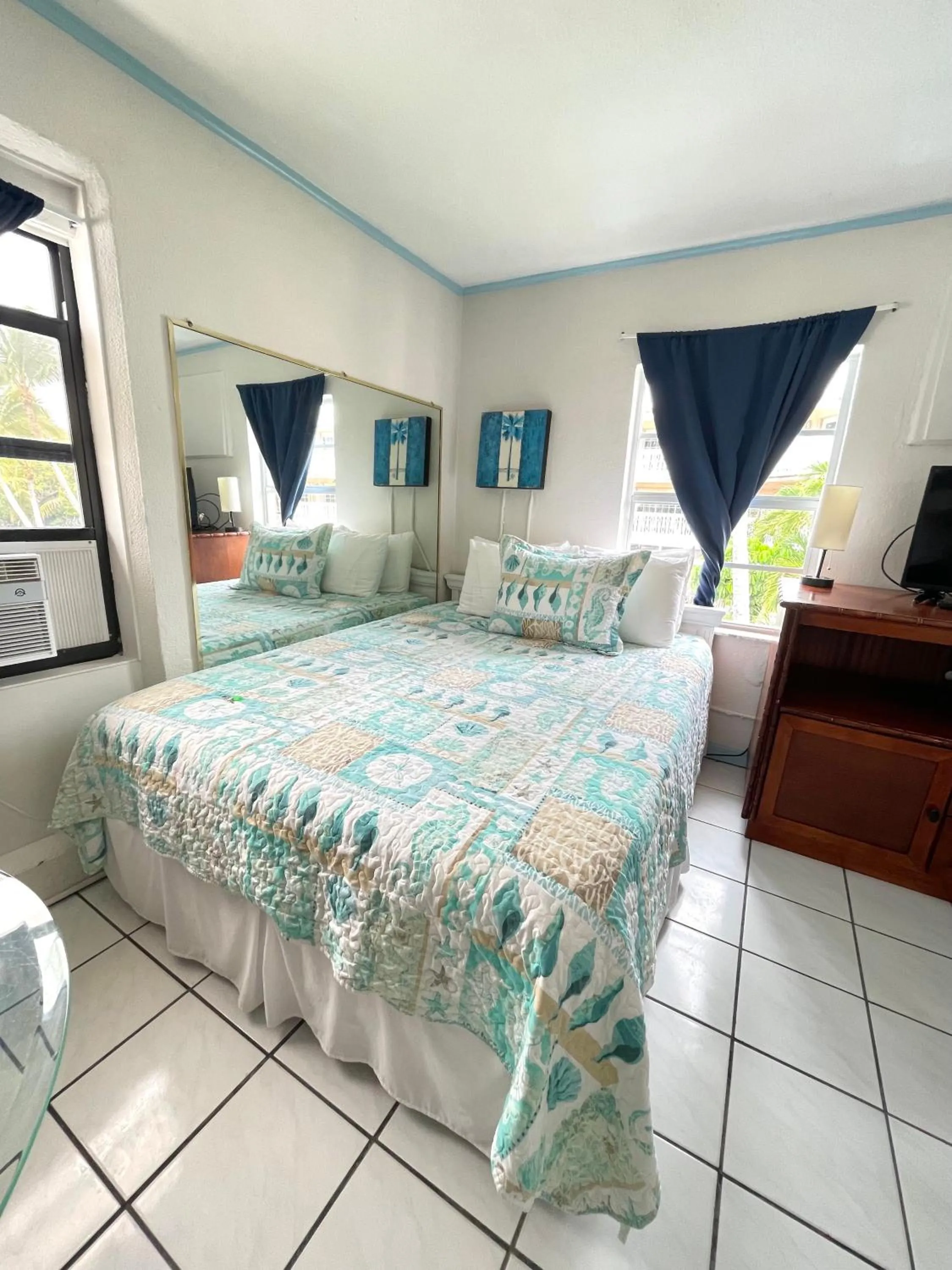 Bed in Coconut Cove Resort & Marina