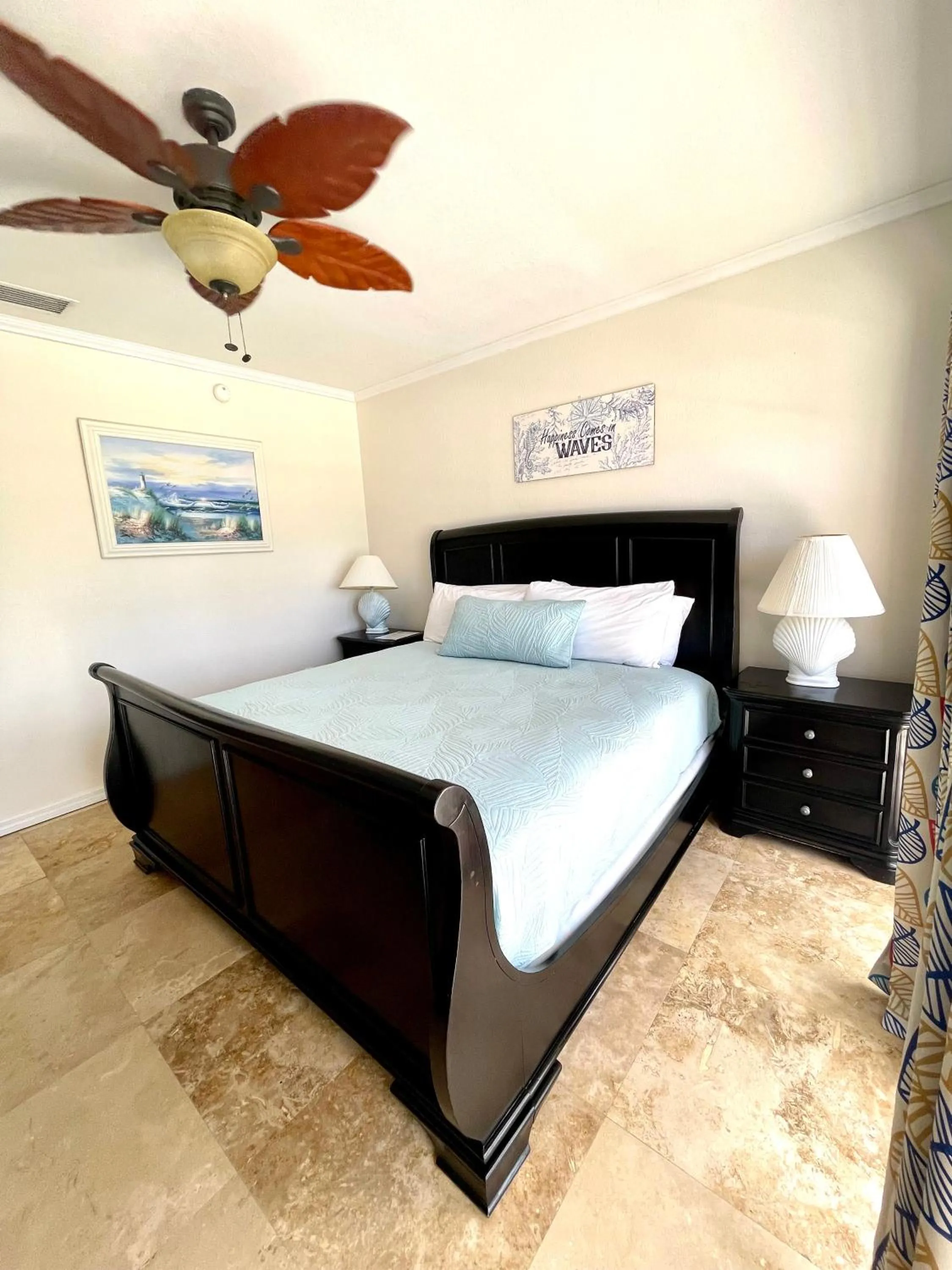 Bed in Coconut Cove Resort & Marina