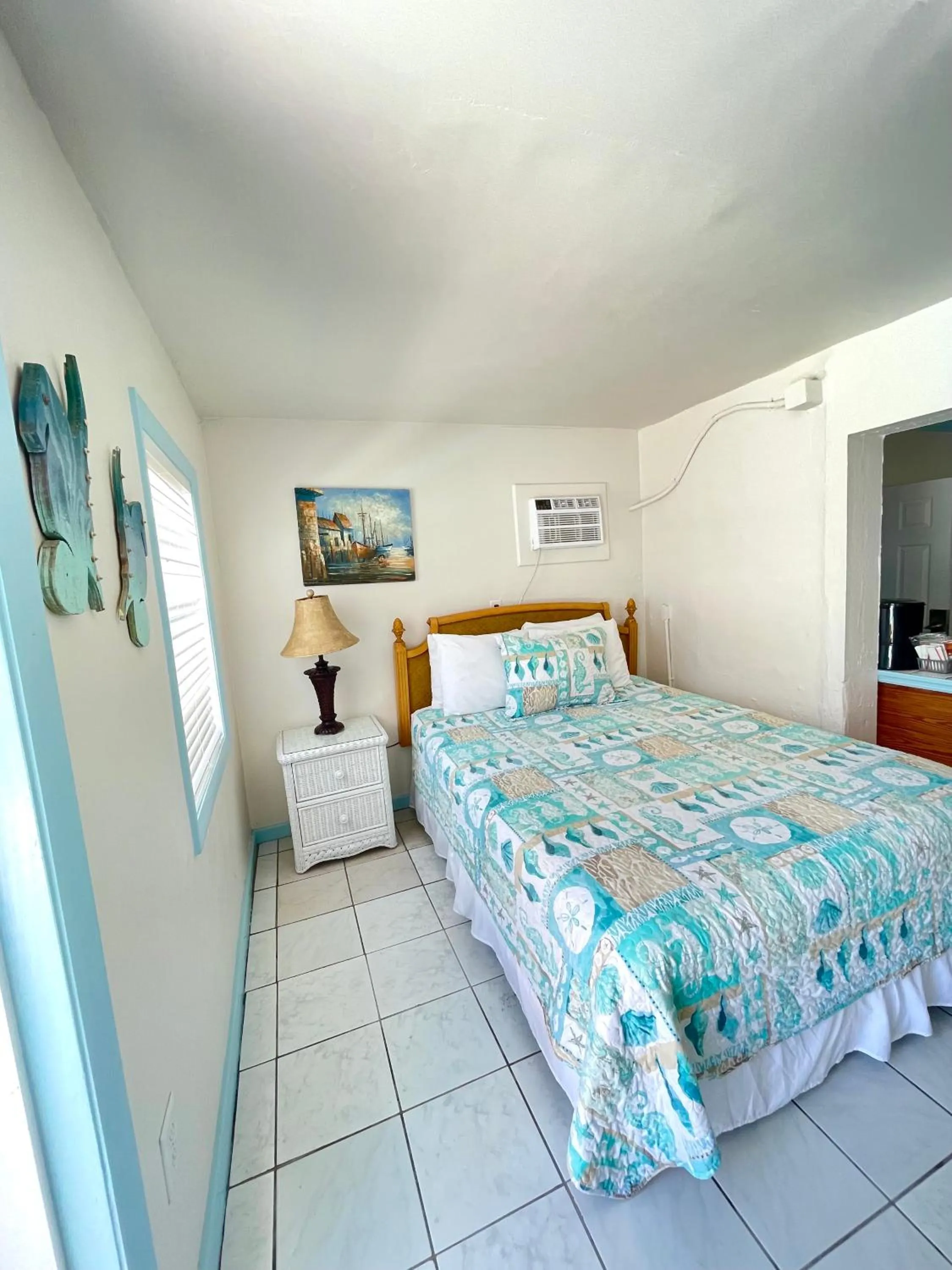 Bed in Coconut Cove Resort & Marina