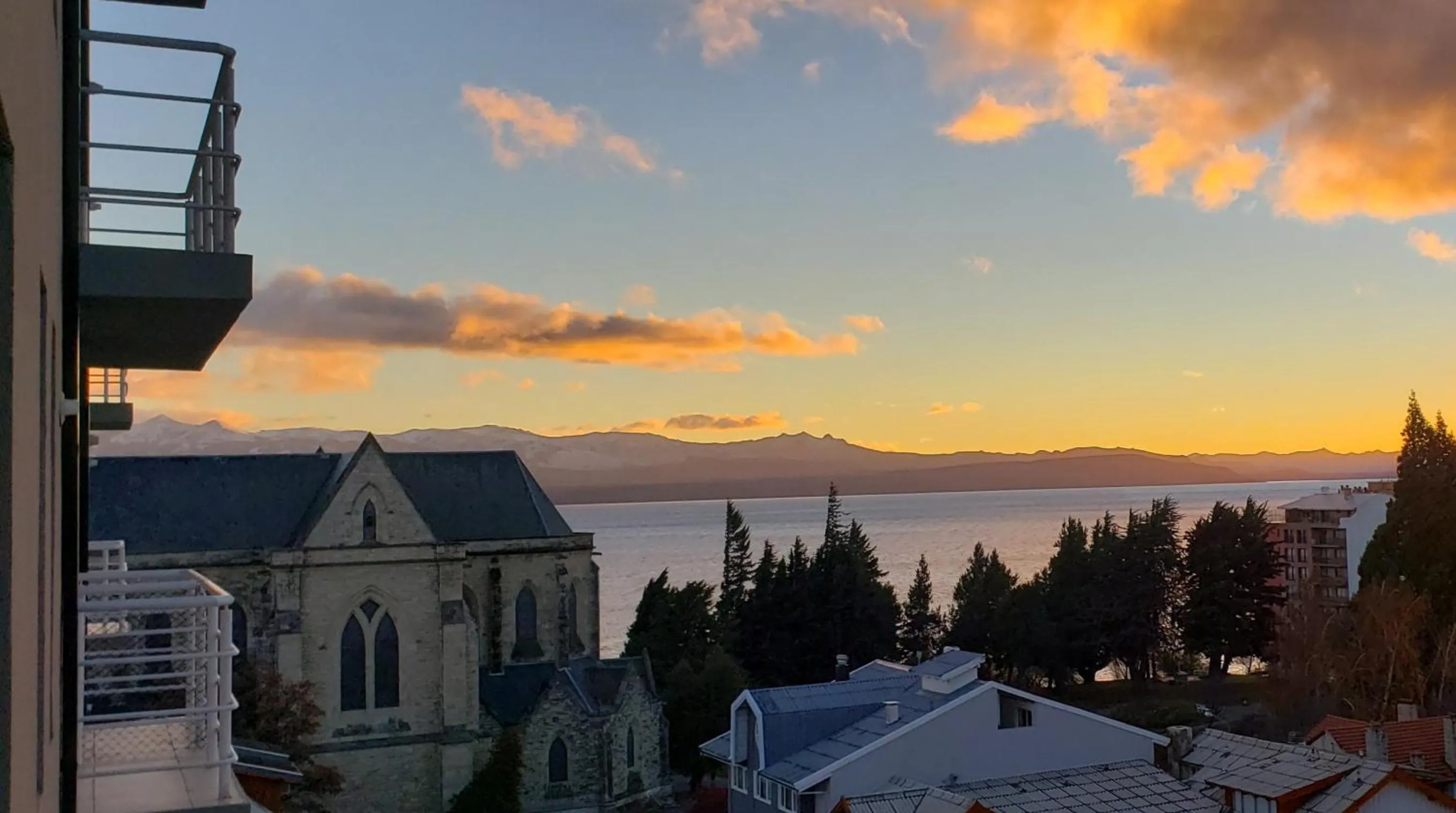 Sunrise in Bariloche Apartment