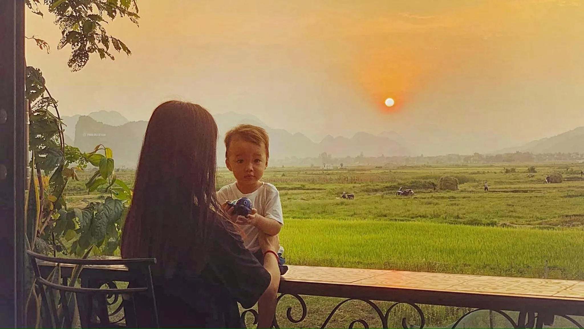 People in Karst Villas Phong Nha
