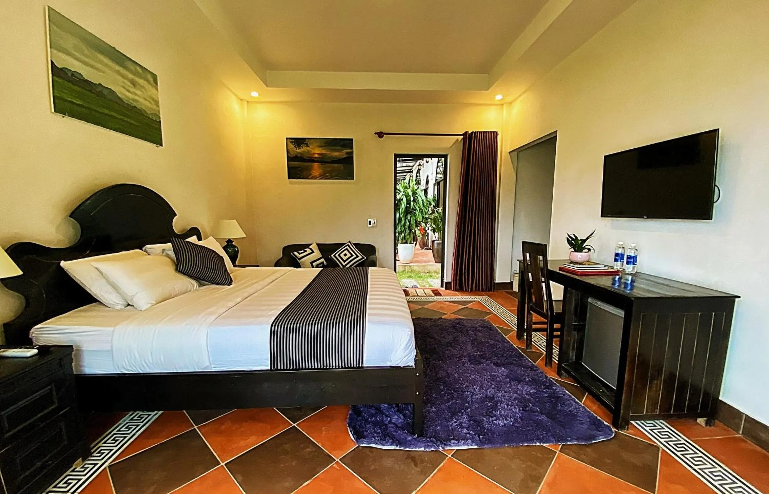 Communal lounge/ TV room, Bed in Karst Villas Phong Nha