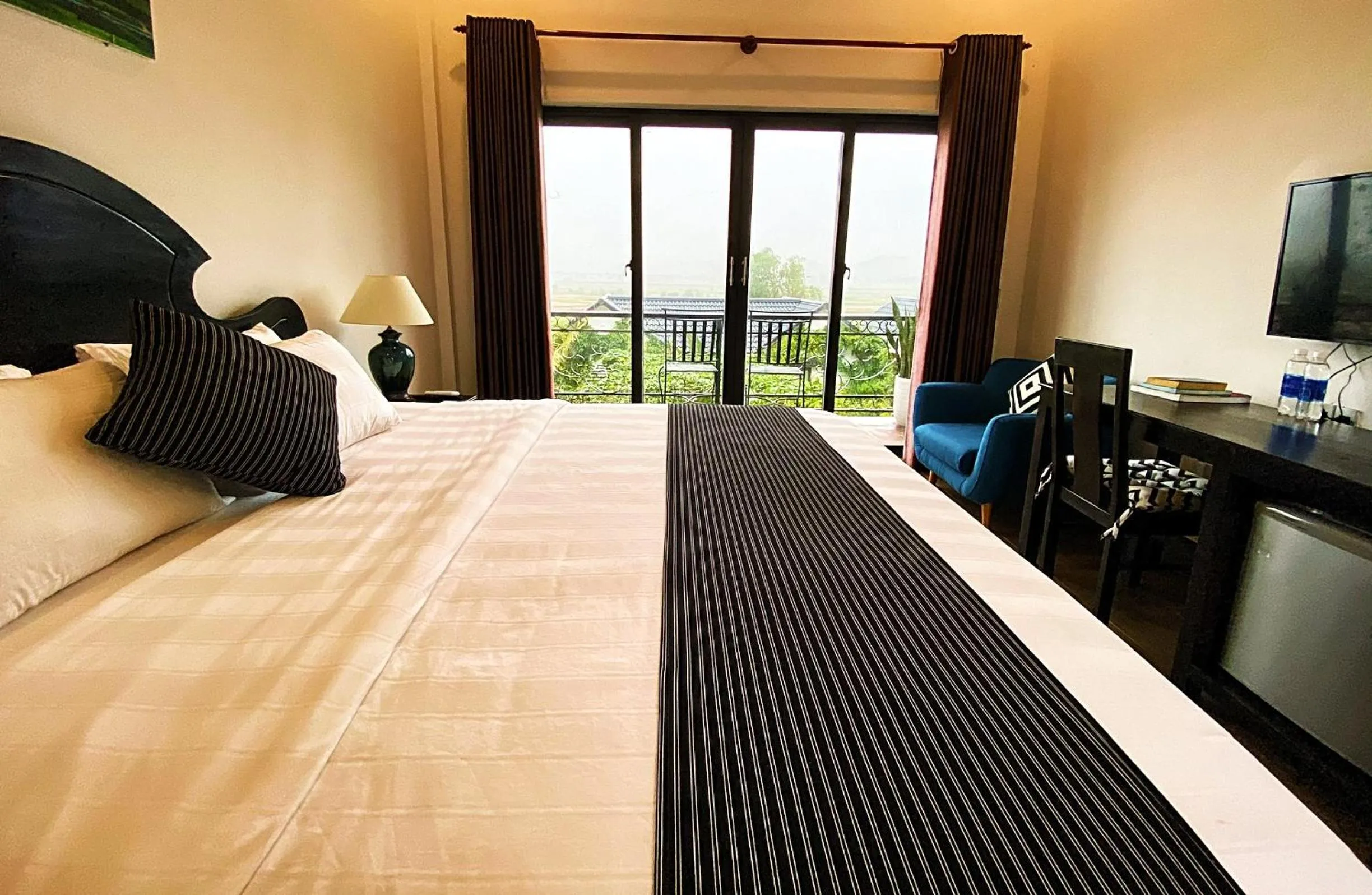 Balcony/Terrace, Bed in Karst Villas Phong Nha