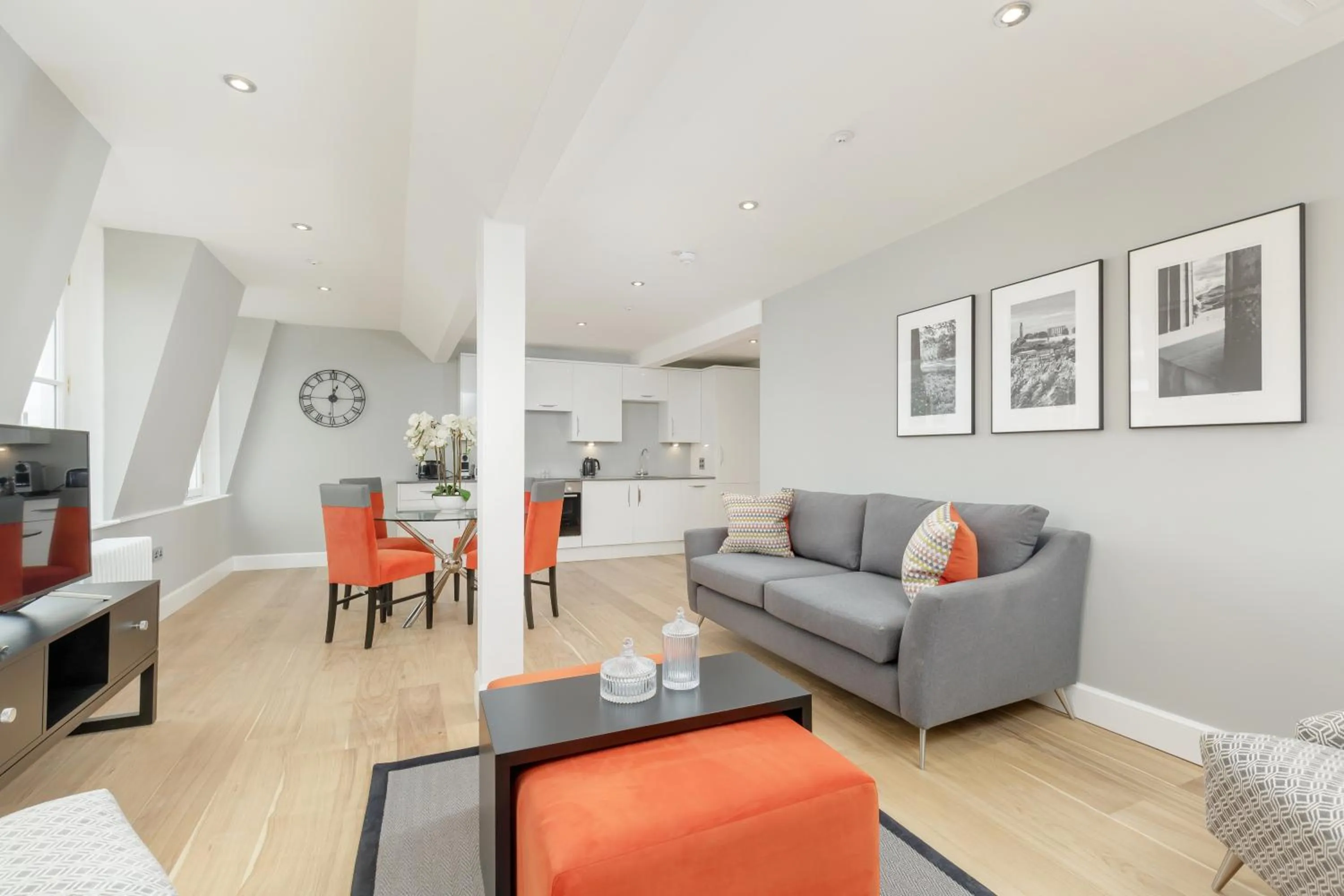 Seating area in Destiny Scotland Hanover Apartments