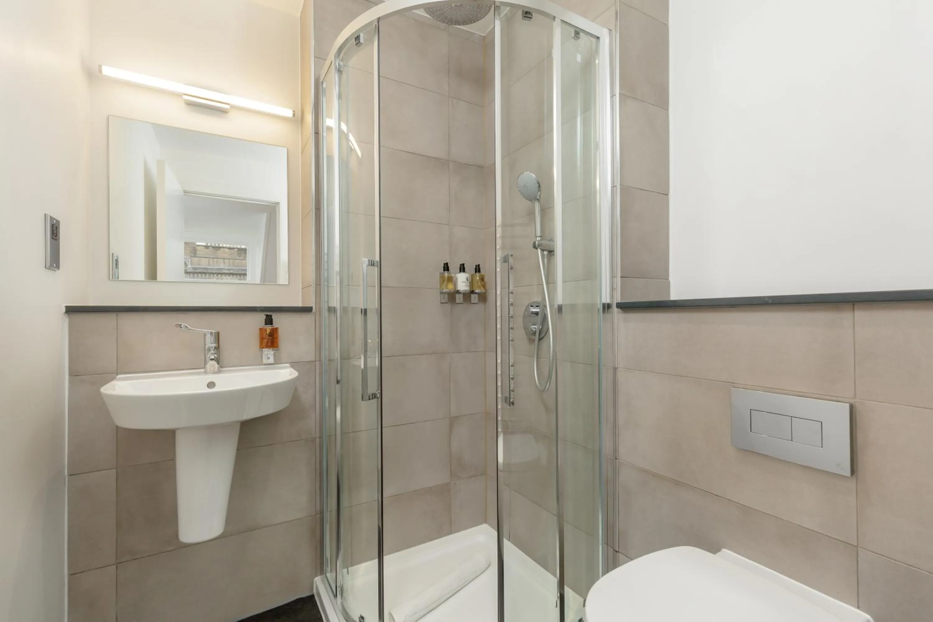 Bathroom in Destiny Scotland Hanover Apartments