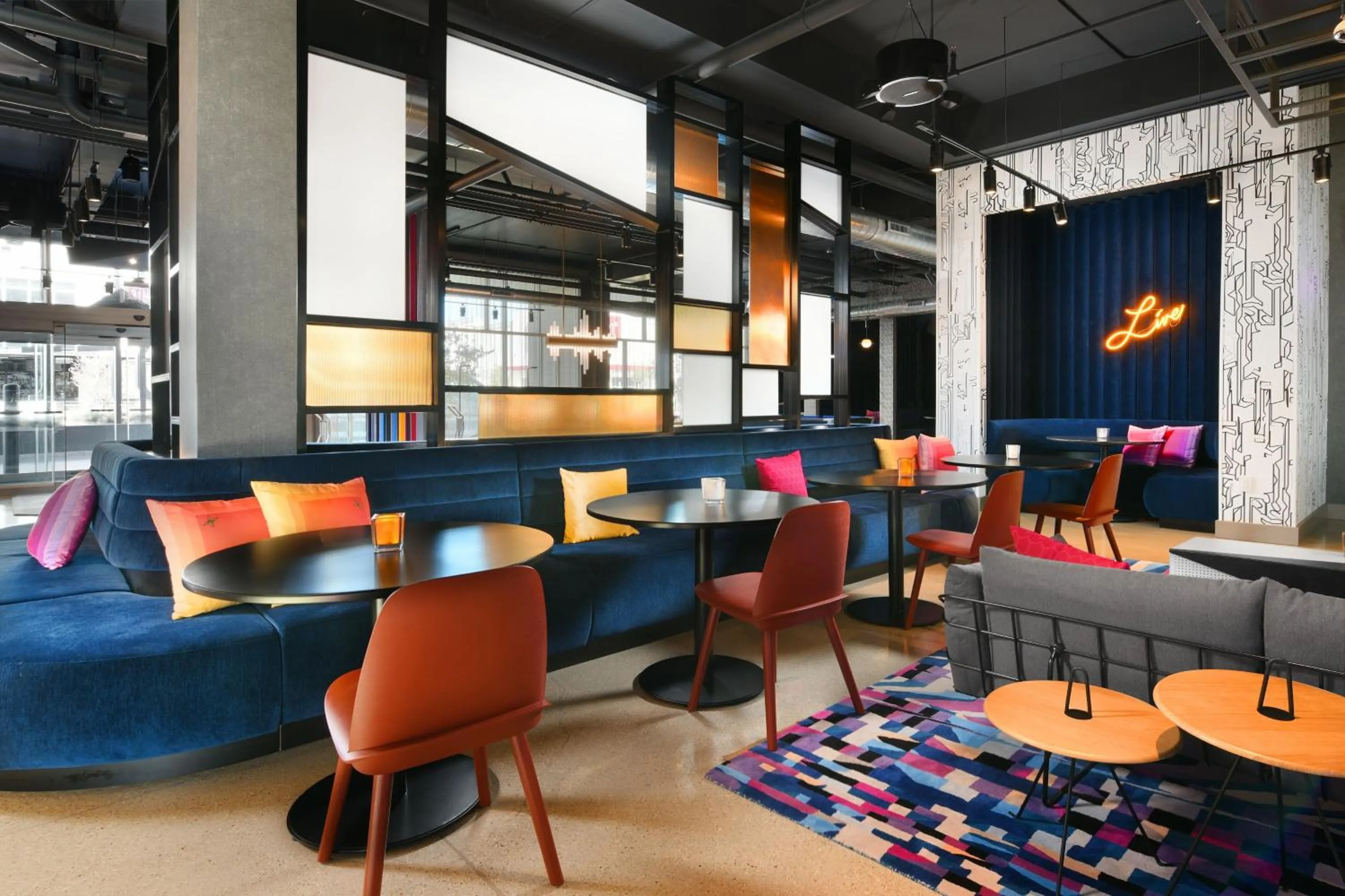Lounge or bar in Aloft Dallas Euless