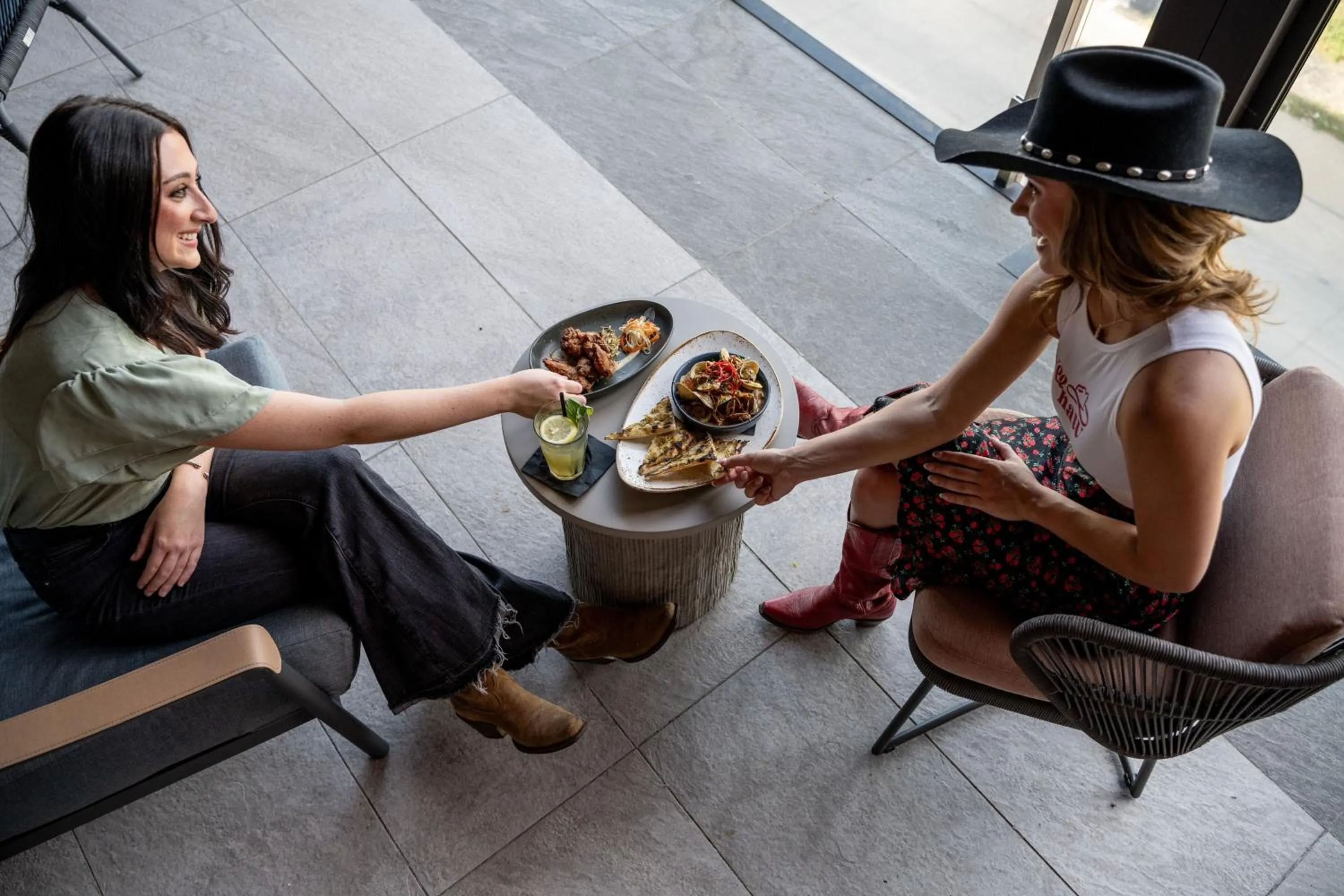 Restaurant/places to eat in SpringHill Suites by Marriott Fort Worth Historic Stockyards