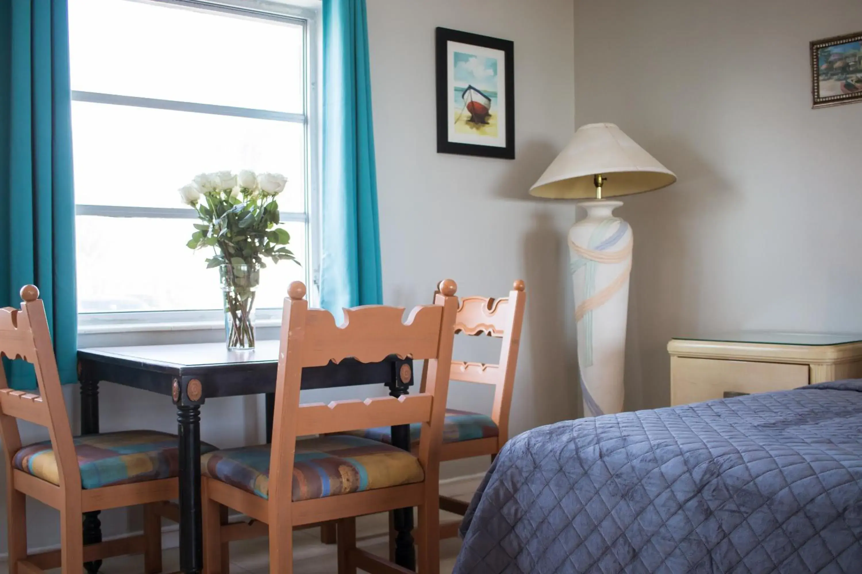 Dining area, Bed in Riptide Oceanfront Hotel Dining area, Bed in Riptide Oceanfront Hotel