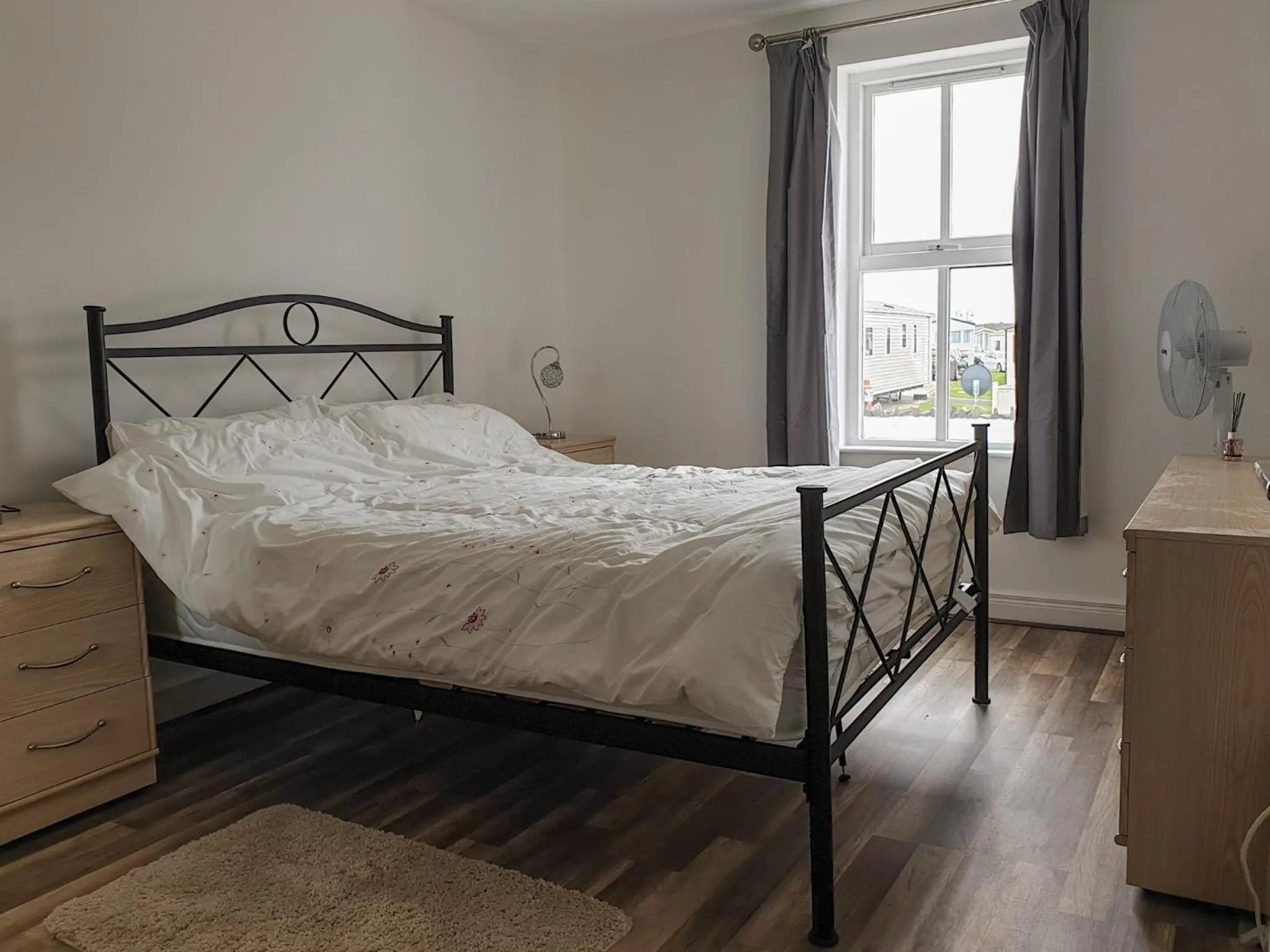 Bedroom, Bed in Coastal View