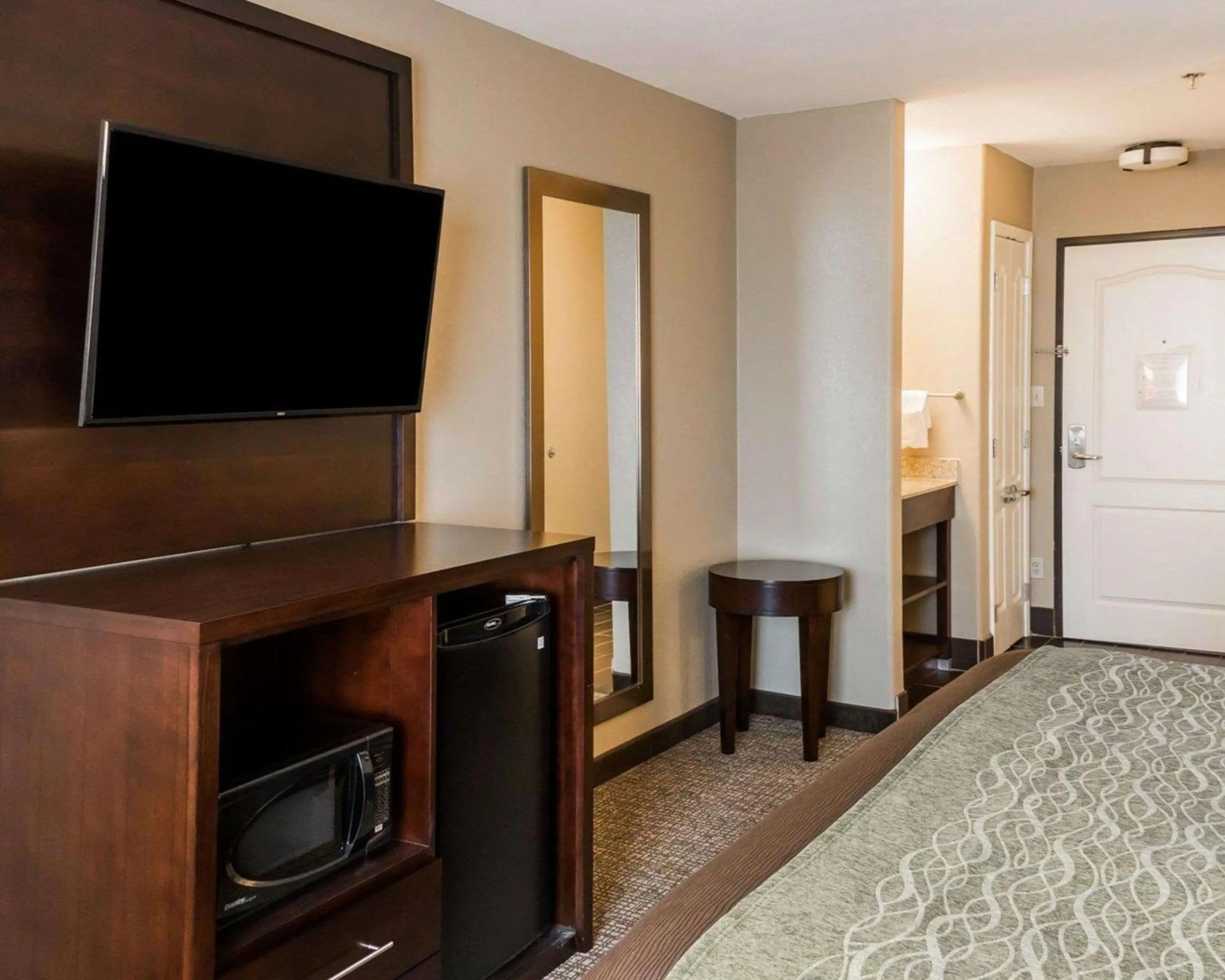 Photo of the whole room, Bed in Comfort Inn & Suites Pharr - McAllen