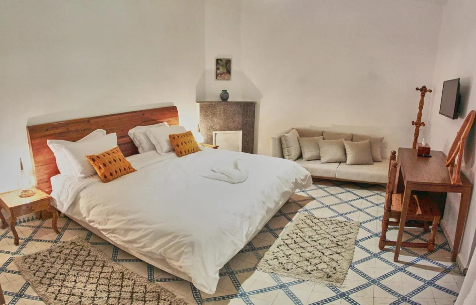 Photo of the whole room, Bed in Riad Borj El Baroud