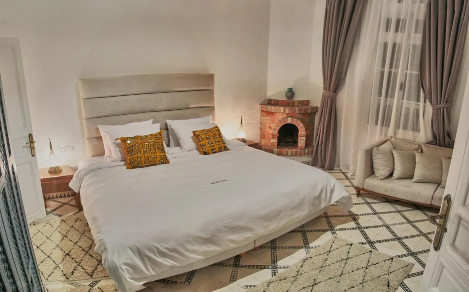 Photo of the whole room, Bed in Riad Borj El Baroud
