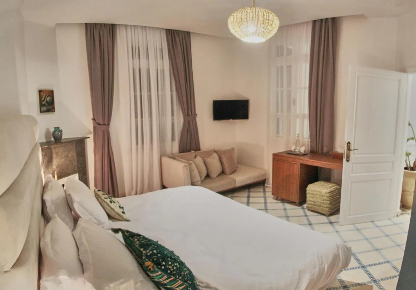 Photo of the whole room, Bed in Riad Borj El Baroud