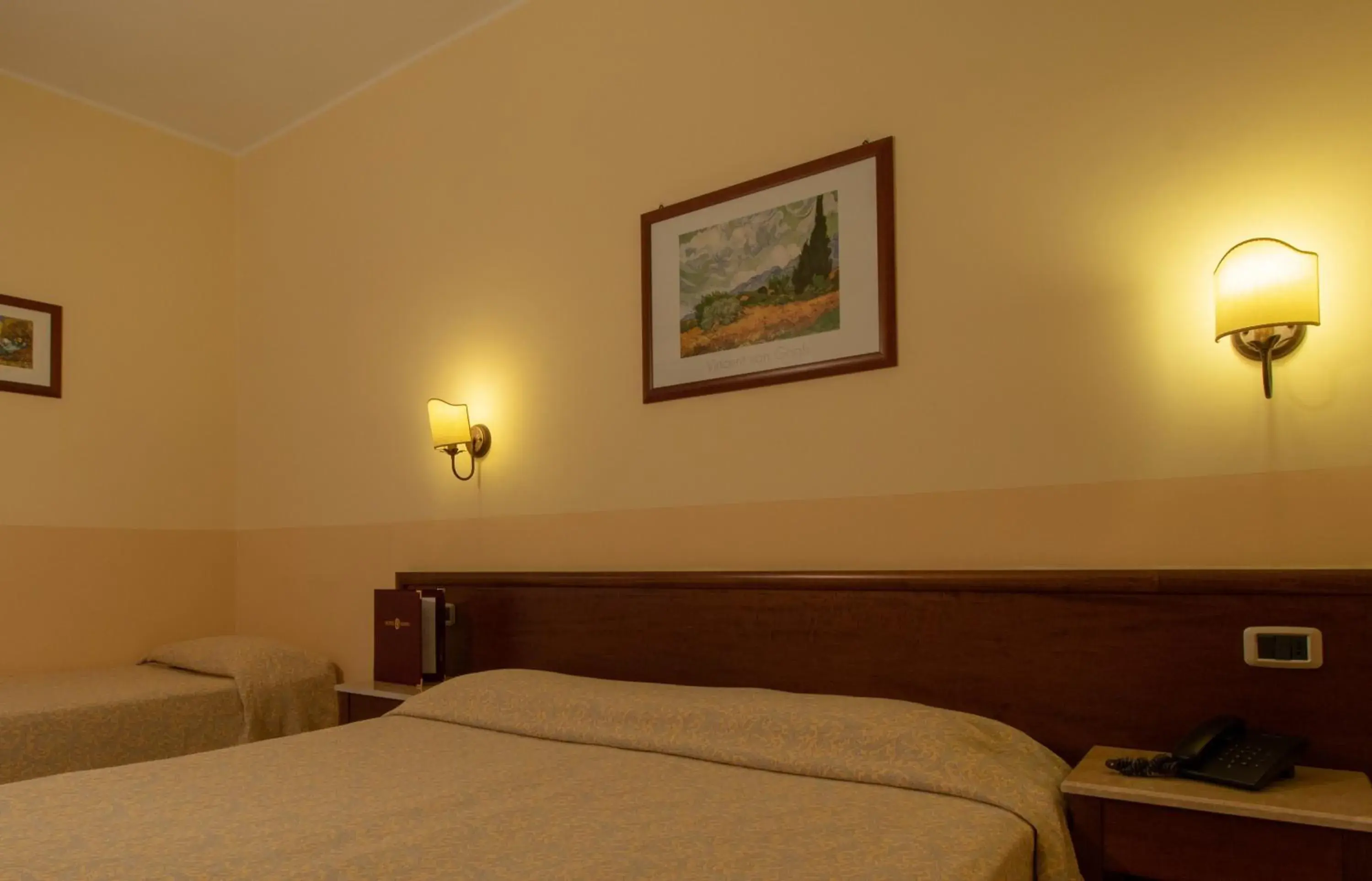 Classic Triple Room in Hotel Gangi Classic Triple Room in Hotel Gangi