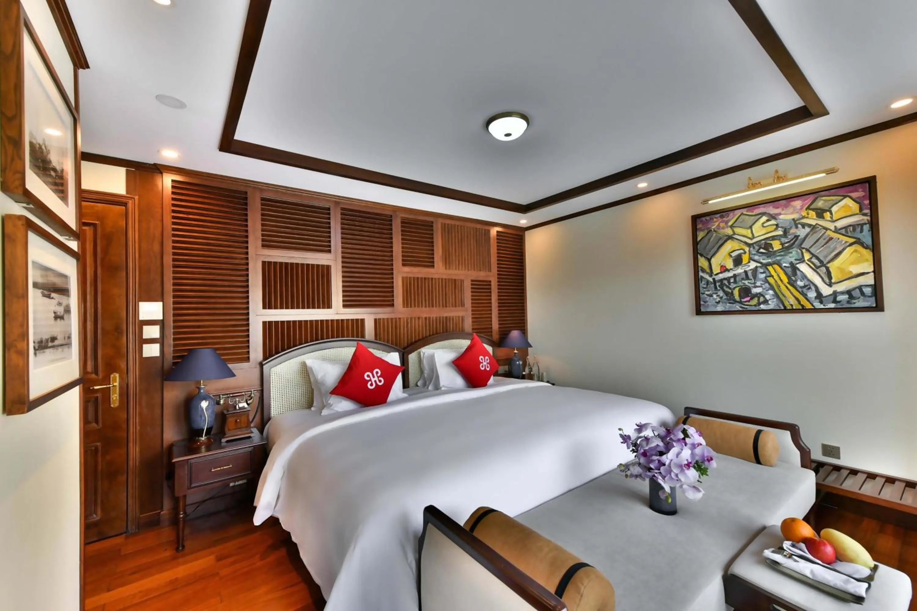 Sea view, Bed in Heritage Cruises Binh Chuan Cat Ba Archipelago