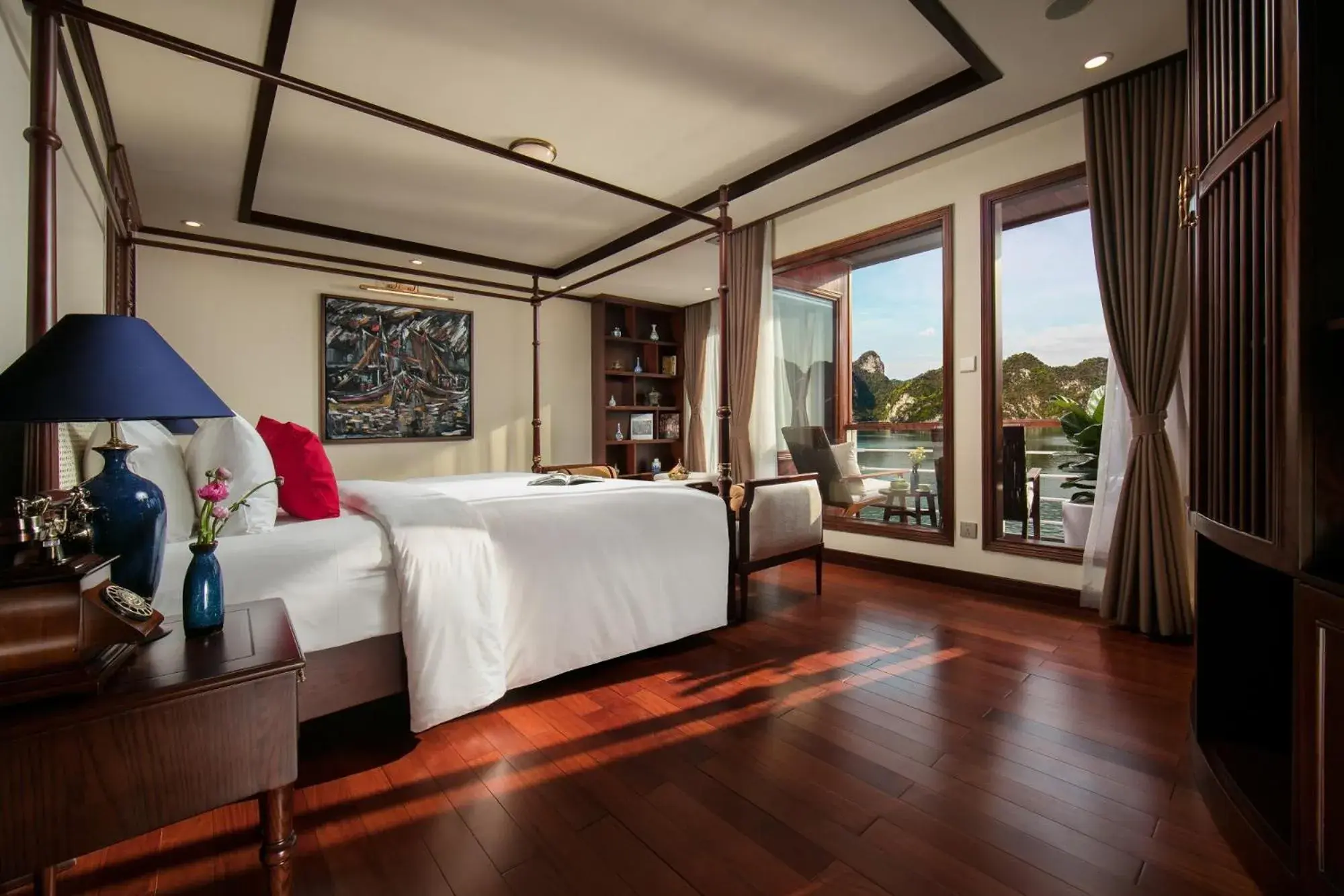 Family Suite with Balcony in Heritage Cruises Binh Chuan Cat Ba Archipelago Family Suite with Balcony in Heritage Cruises Binh Chuan Cat Ba Archipelago