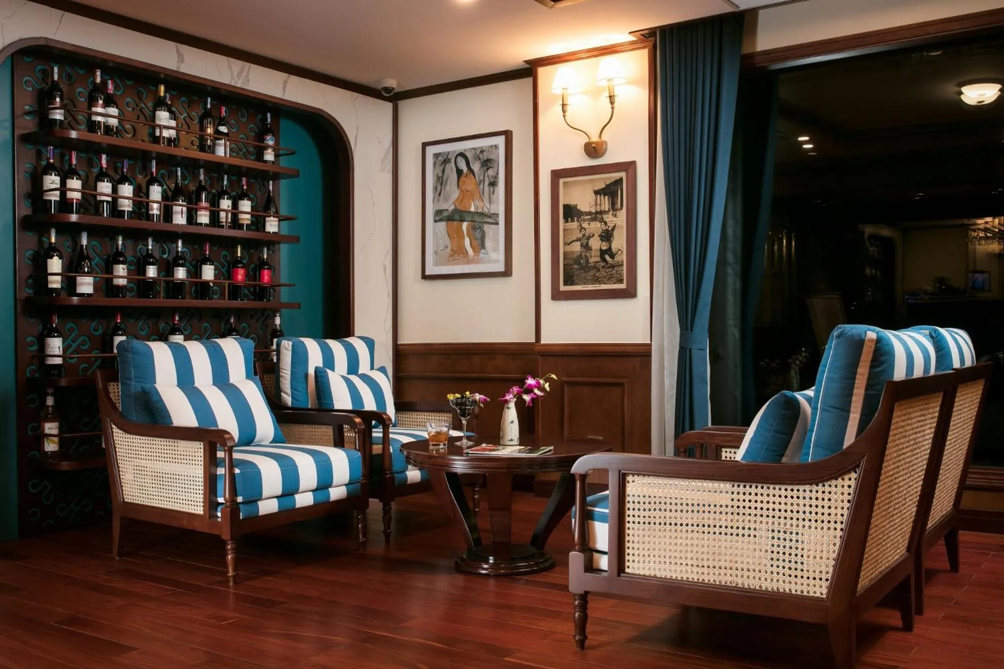 Restaurant/places to eat in Heritage Cruises Binh Chuan Cat Ba Archipelago